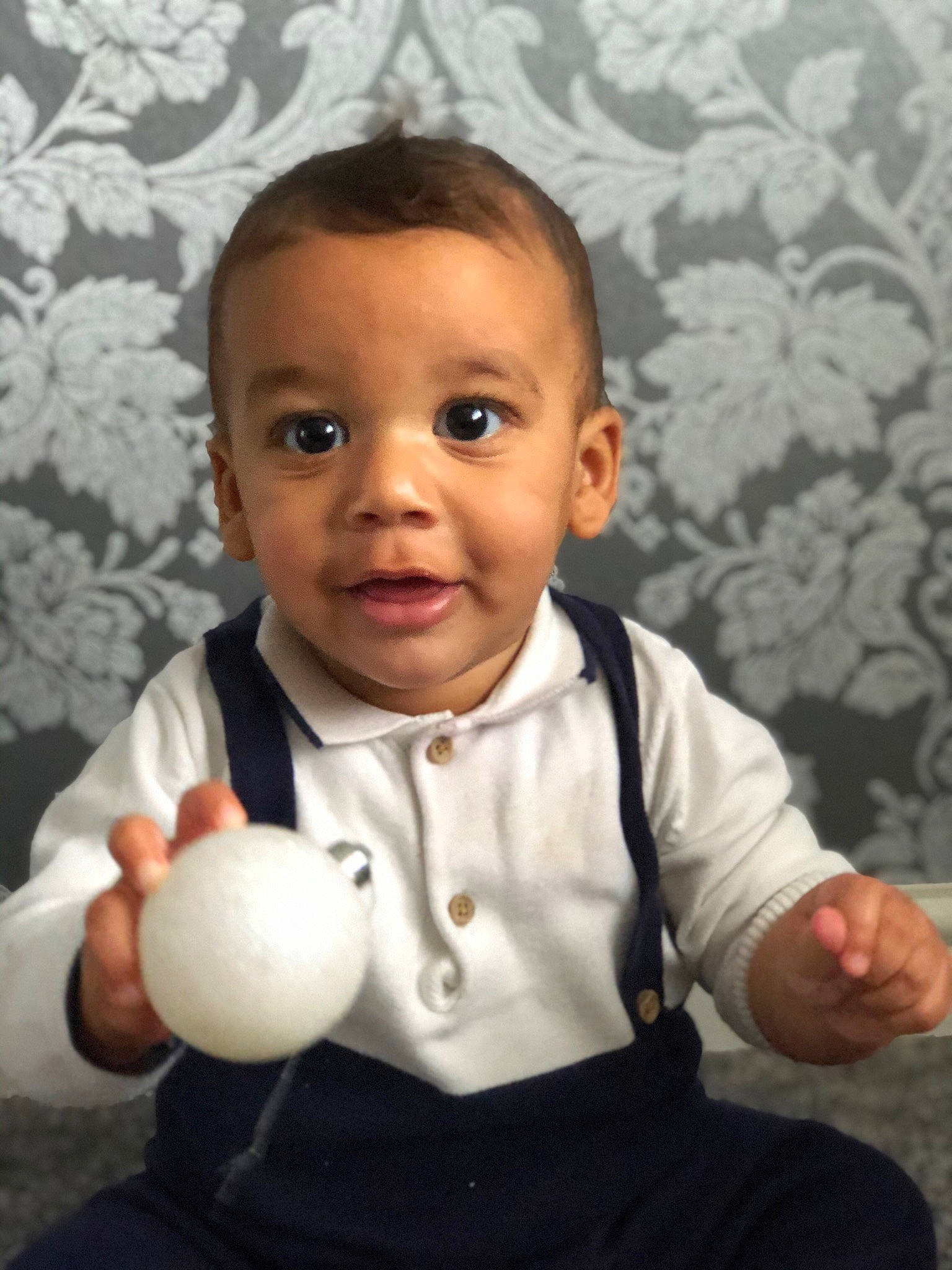 Kassius is registered to the contest to win money with this photo: baby, child, person, smile, thumb, toddler