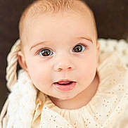 Alya participe au concours pour gagner de l'argent avec cette photo : baby, infant, face, portrait, close_up, cute, child, eyes, skin, clothing, blanket, soft, adorable, expression, mouth, head, young, innocent, warm, indoor