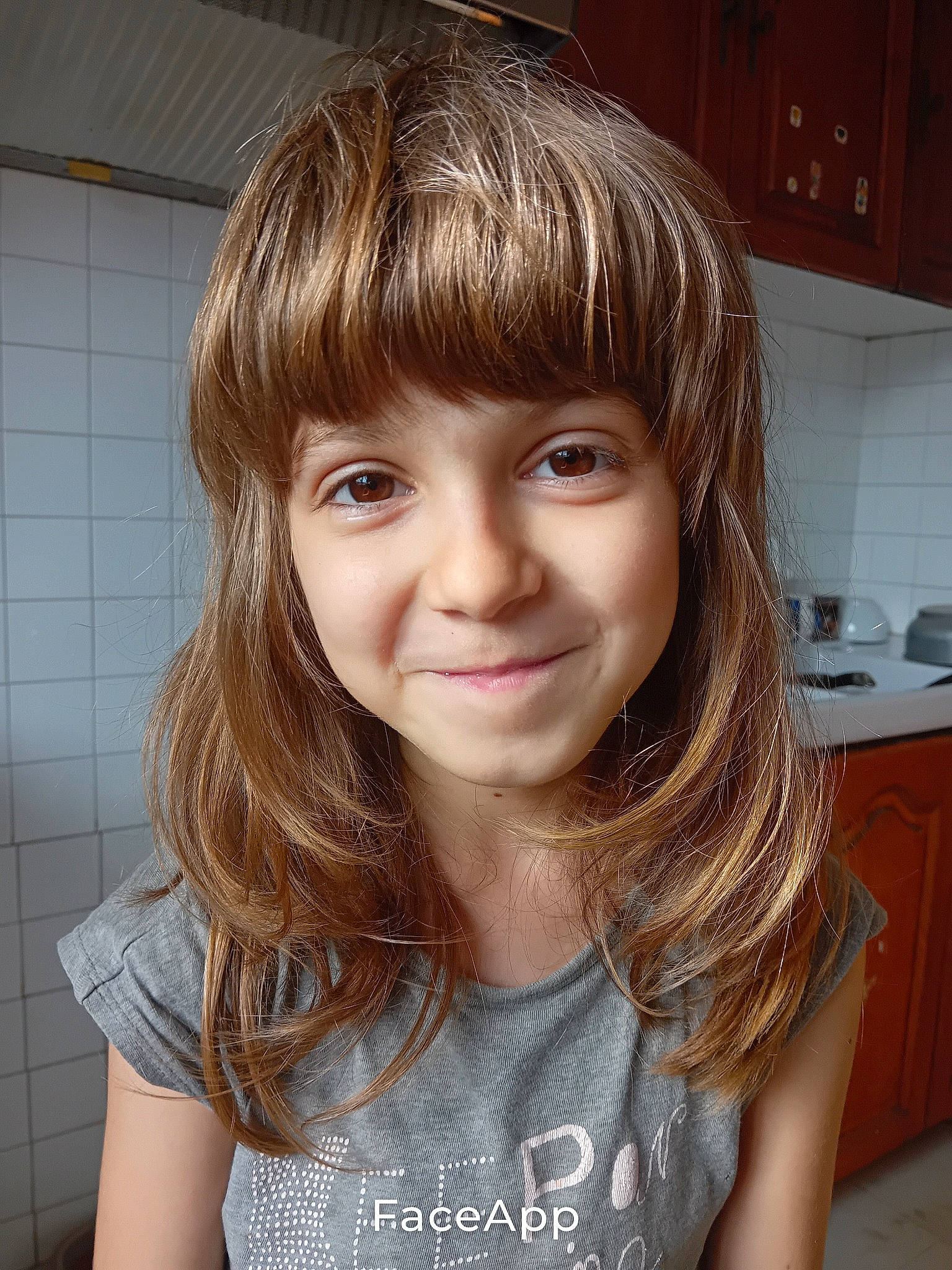 Carmen a rejoint le concours — aidez-le/la à gagner de superbes lots ! bangs, brown_hair, cabinetry, chin, eyebrow, eyelash, flash_photography, forehead, hair, happy, hime_cut, jaw, joy, kitchen_appliance, layered_hair, lip, long_hair, nose, person, sleeve