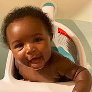 Kisen is registered to the contest to win money with this photo: baby, bathtub, bath, child, water, smiling, curly_hair, seat, skin, infant, toddler, happy, playful, indoor, bathroom, foot, hand, face, sitting, cute