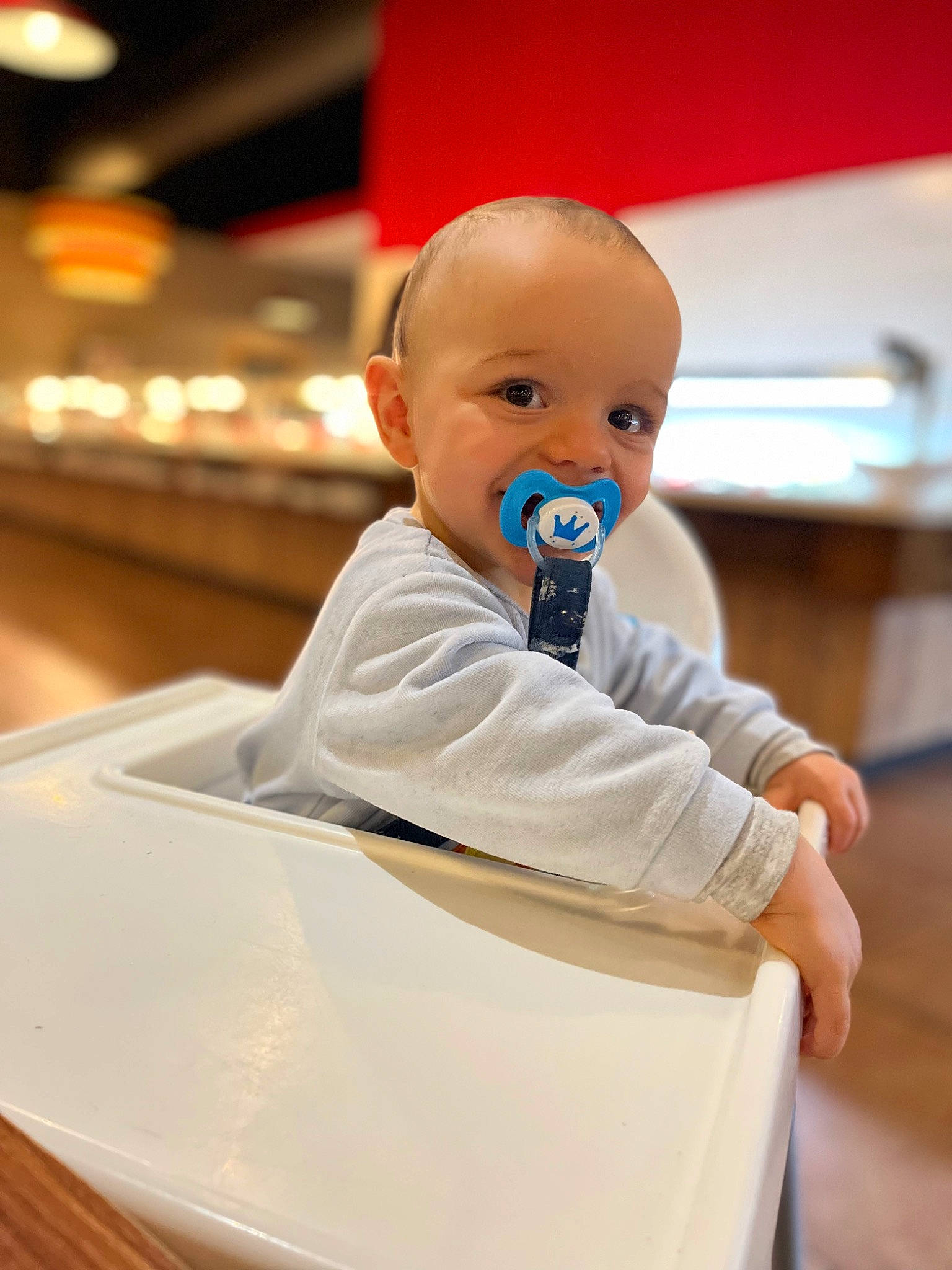 Lissandro participe au concours pour gagner de l'argent avec cette photo : audio_equipment, baby, baby_products, baby_toddler_clothing, child, comfort, flooring, fun, happy, leisure, person, room, sitting, sleeve, standing, thumb, toddler, vacation, wood