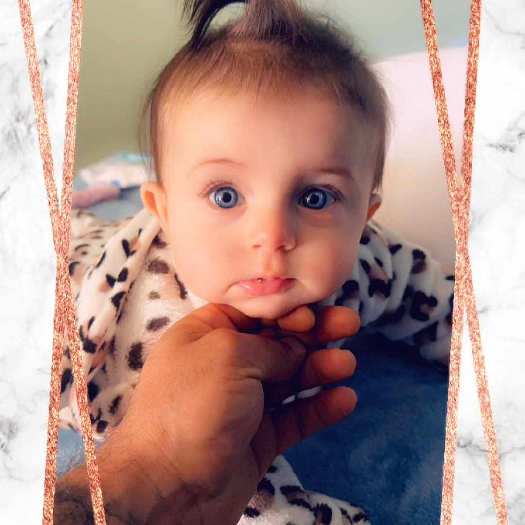 Luccĩna participe au concours pour gagner de l'argent avec cette photo : art, baby, bodypart, clothing, cosmetics, dress, face, finger, hair, hand, happy, head, lipstick, mirror, person, photobooth, photoframe, photography, portrait, smile