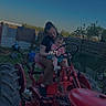 Gloria a rejoint le concours — aidez-le/la à gagner de superbes lots ! child, adult, tractor, outdoor, garden, vehicle, fence, sky, steering_wheel, person, nature, grass, plants, dirt, rural, evening, timestamp, clothing, toddler, together