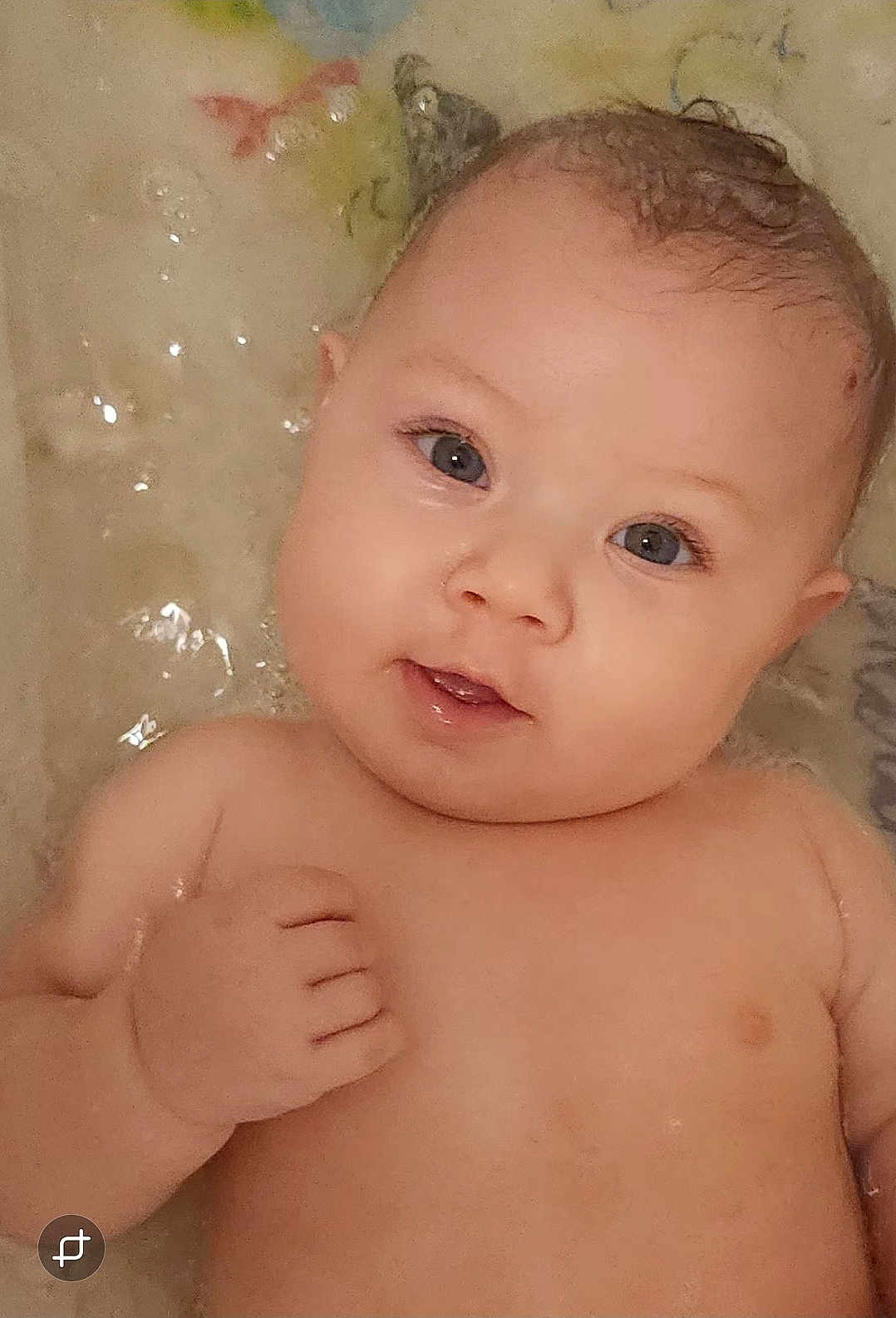 Kyara participe au concours pour gagner de l'argent avec cette photo : baby, child, face, skin, water, bath, bubbles, hand, eyes, smile, infant, cute, portrait, relaxing, wet, young, person, closeup, head, expression