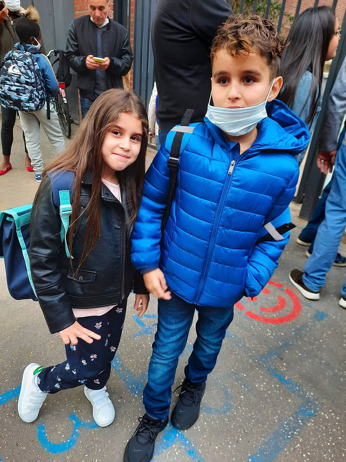 Bilal a rejoint le concours — aidez-le/la à gagner de superbes lots ! blue, clothing, face, facial_expression, fashion, footwear, hair, hairstyle, happy, head, jacket, jeans, joy, leisure, outerwear, person, shoe, sneakers, street_fashion, style