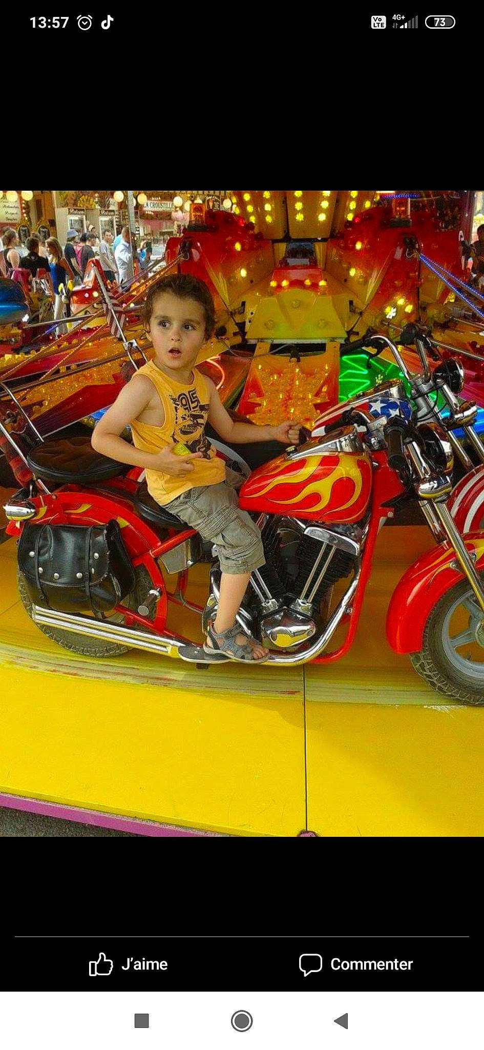 Bilal participe au concours pour gagner de l'argent avec cette photo : auto_part, automotive_design, automotive_exterior, automotive_lighting, automotive_tire, automotive_wheel_system, bumper, classic, fender, fun, headlamp, leisure, motor_vehicle, motorcycle, person, recreation, tire, toddler, vehicle, wheel