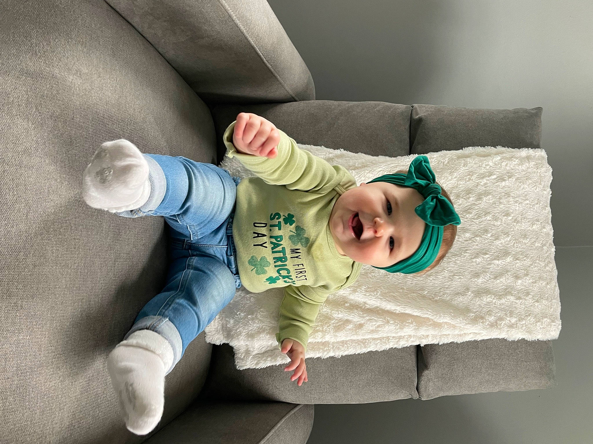Emersyn is registered to the contest to win money with this photo: baby, baby_products, baby_safety, baby_sleeping, baby_toddler_clothing, bedding, child, comfort, couch, elbow, finger, happy, headwear, human_leg, leg, linens, person, room, sitting, sleeve