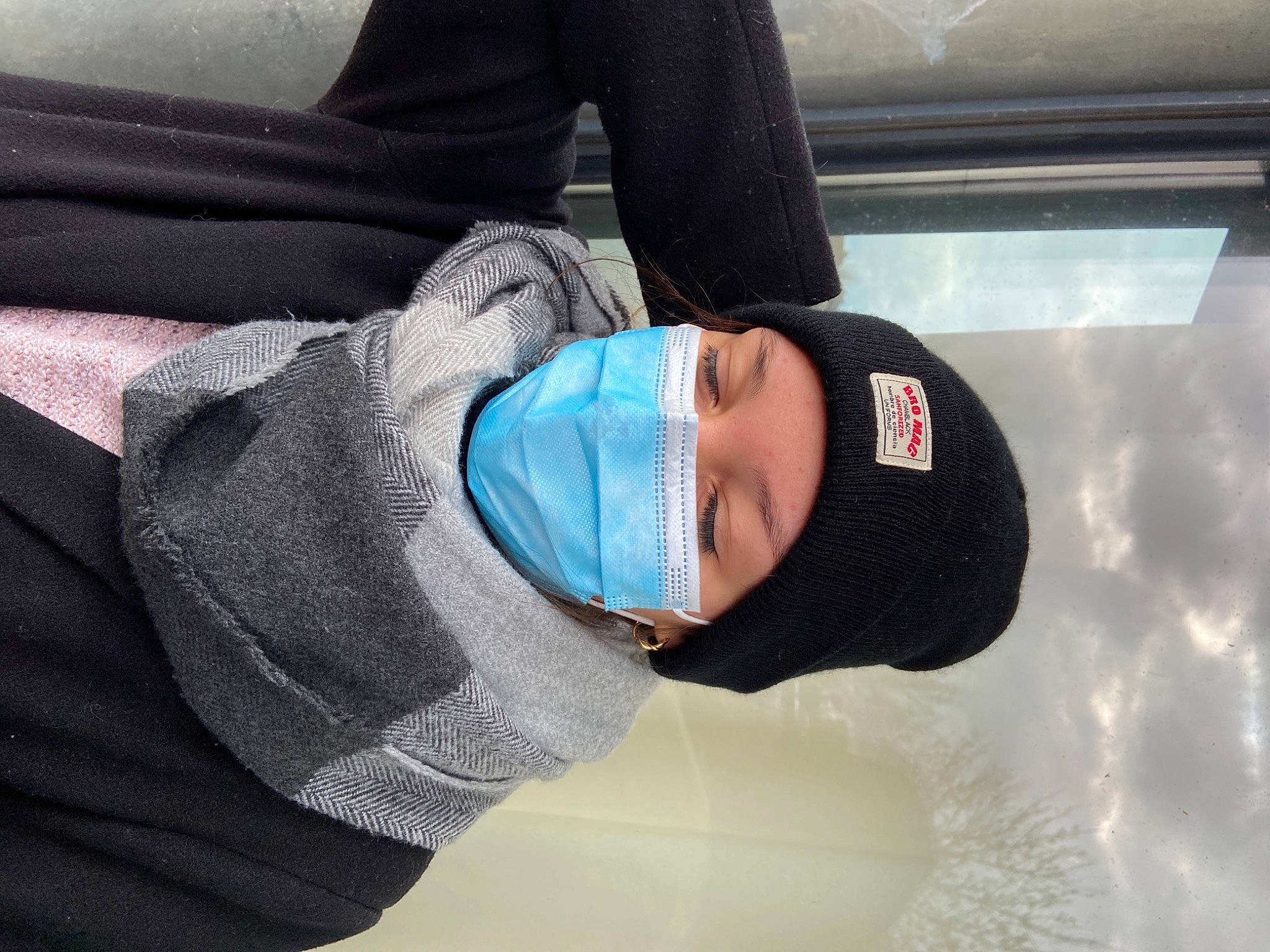 Maiwenn a rejoint le concours — aidez-le/la à gagner de superbes lots ! baby, baby_products, baby_toddler_clothing, baseball_cap, beanie, cap, child, comfort, elbow, electric_blue, fun, hat, headgear, headwear, leisure, person, personal_protective_equipment, sitting, sleeve, toddler