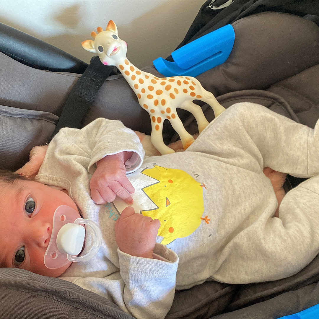 Rahma participe au concours pour gagner de l'argent avec cette photo : architecture, baby, bed, bodypart, couch, crib, cushion, face, finger, furniture, hand, head, homedecor, infantbed, medication, newborn, person, photography, pill, portrait