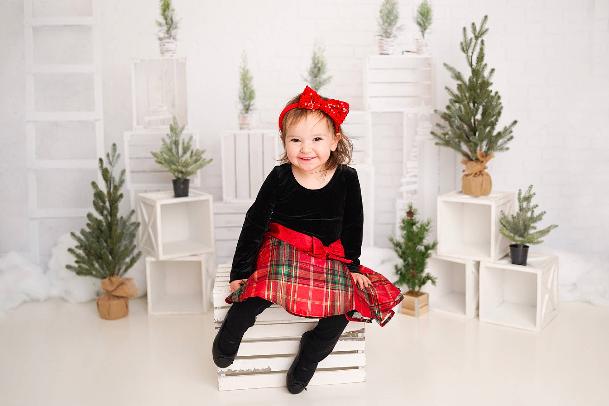 Espen joined the competition — help win amazing prizes! christmas_decoration, christmas_ornament, fashion, flowerpot, happy, hat, houseplant, interior_design, joy, knee, leg, outerwear, person, plaid, plant, shoe, sleeve, smile, standing, tartan