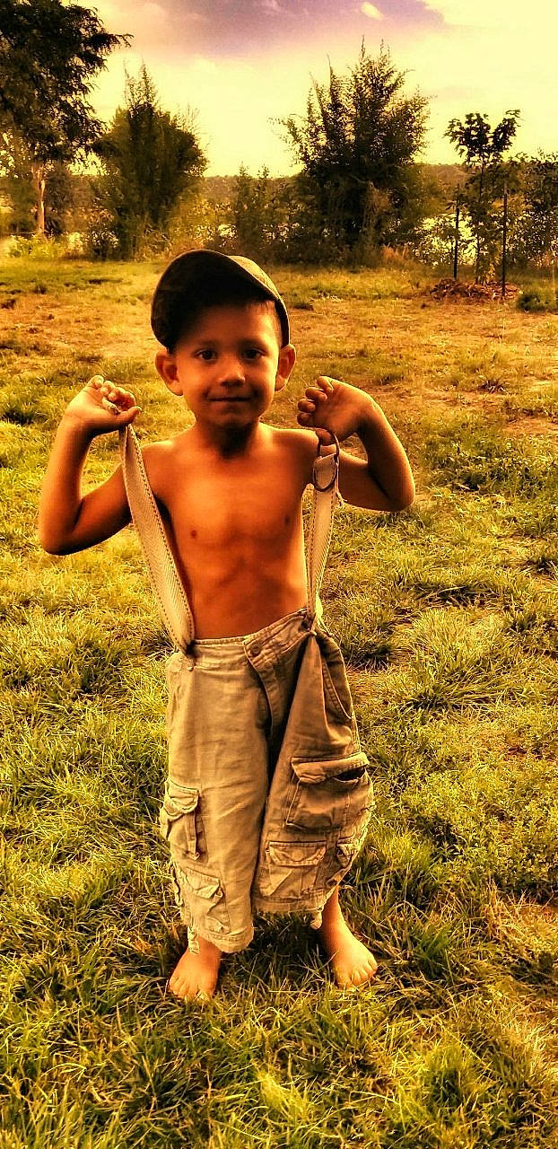 Diontaye is registered to the contest to win money with this photo: adaptation, barechested, child, joy, muscle, people_in_nature, person, smile, tribe