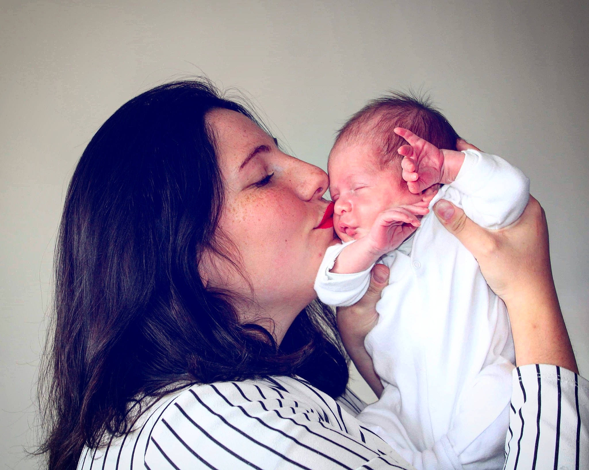 Maël participe au concours pour gagner de l'argent avec cette photo : cheek, child, fun, gesture, happy, interaction, kiss, lip, love, mouth, nose, person, photography