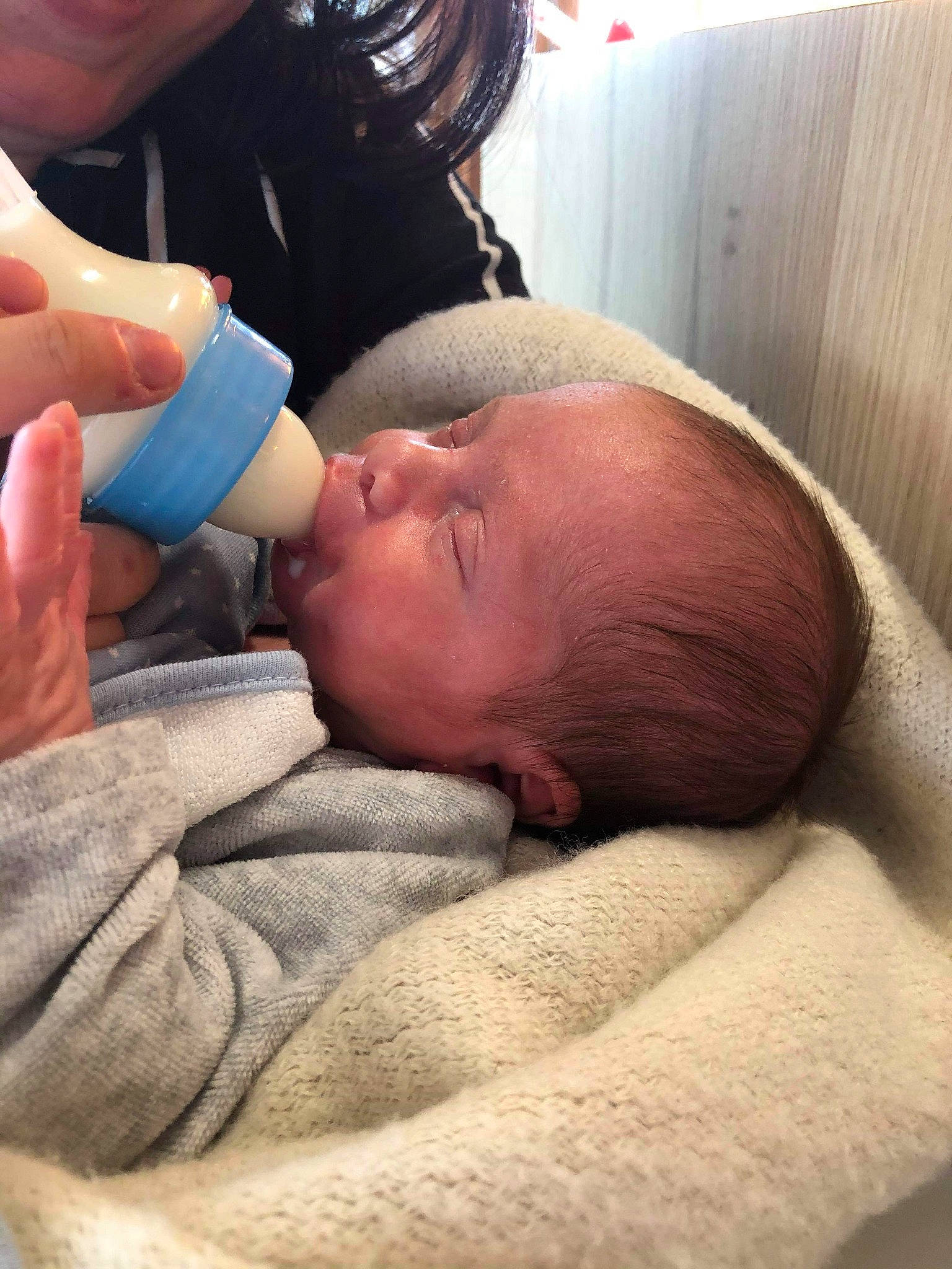 Maël a rejoint le concours — aidez-le/la à gagner de superbes lots ! baby, birth, child, childbirth, ear, finger, hand, nap, nose, person, sleep, thumb