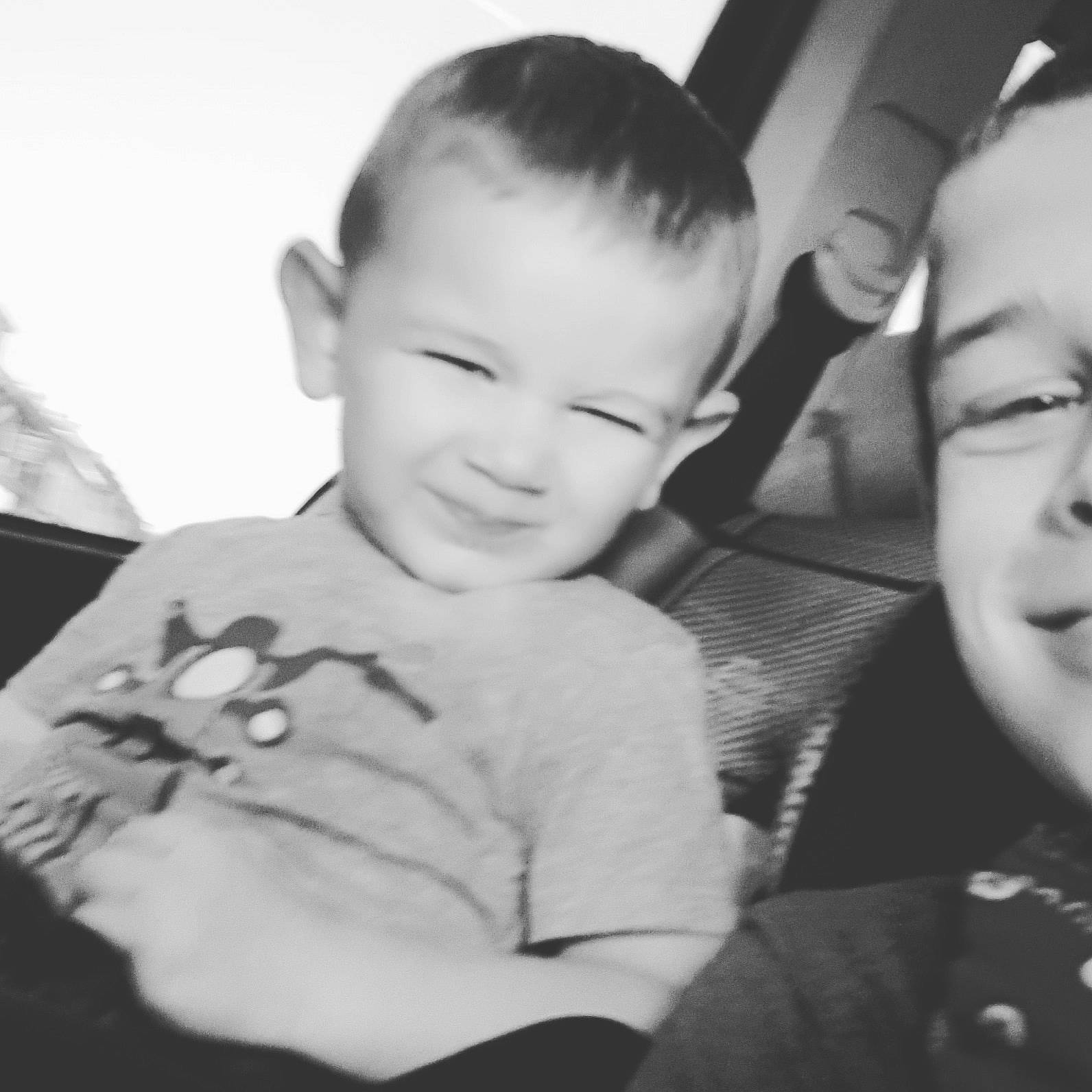 Thibaut a rejoint le concours — aidez-le/la à gagner de superbes lots ! black_and_white, cheek, child, eye, face, facial_expression, forehead, hairstyle, happy, head, human, joy, laugh, monochrome, monochrome_photography, nose, people, person, photograph, photography