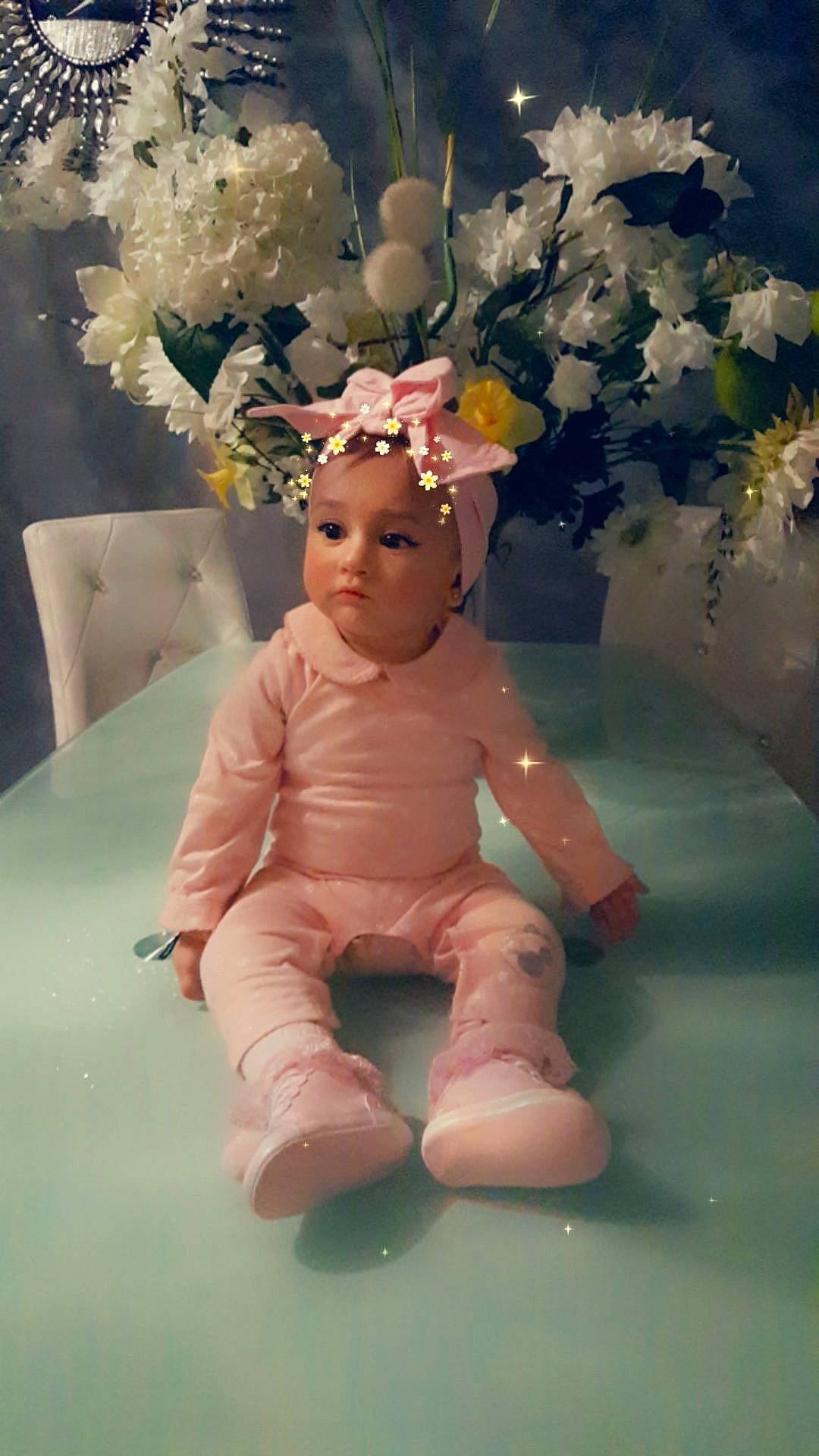 Lolita participe au concours pour gagner de l'argent avec cette photo : baby, child, fictional_character, flower, fun, person, pink, plant, smile, toddler