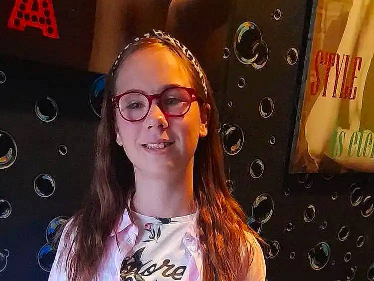 Clara a rejoint le concours — aidez-le/la à gagner de superbes lots ! beauty, black_hair, chin, cool, eyebrow, eyelash, eyewear, face, fashion, fashion_design, flash_photography, fun, glasses, hairstyle, happy, joy, lip, organ, people, person