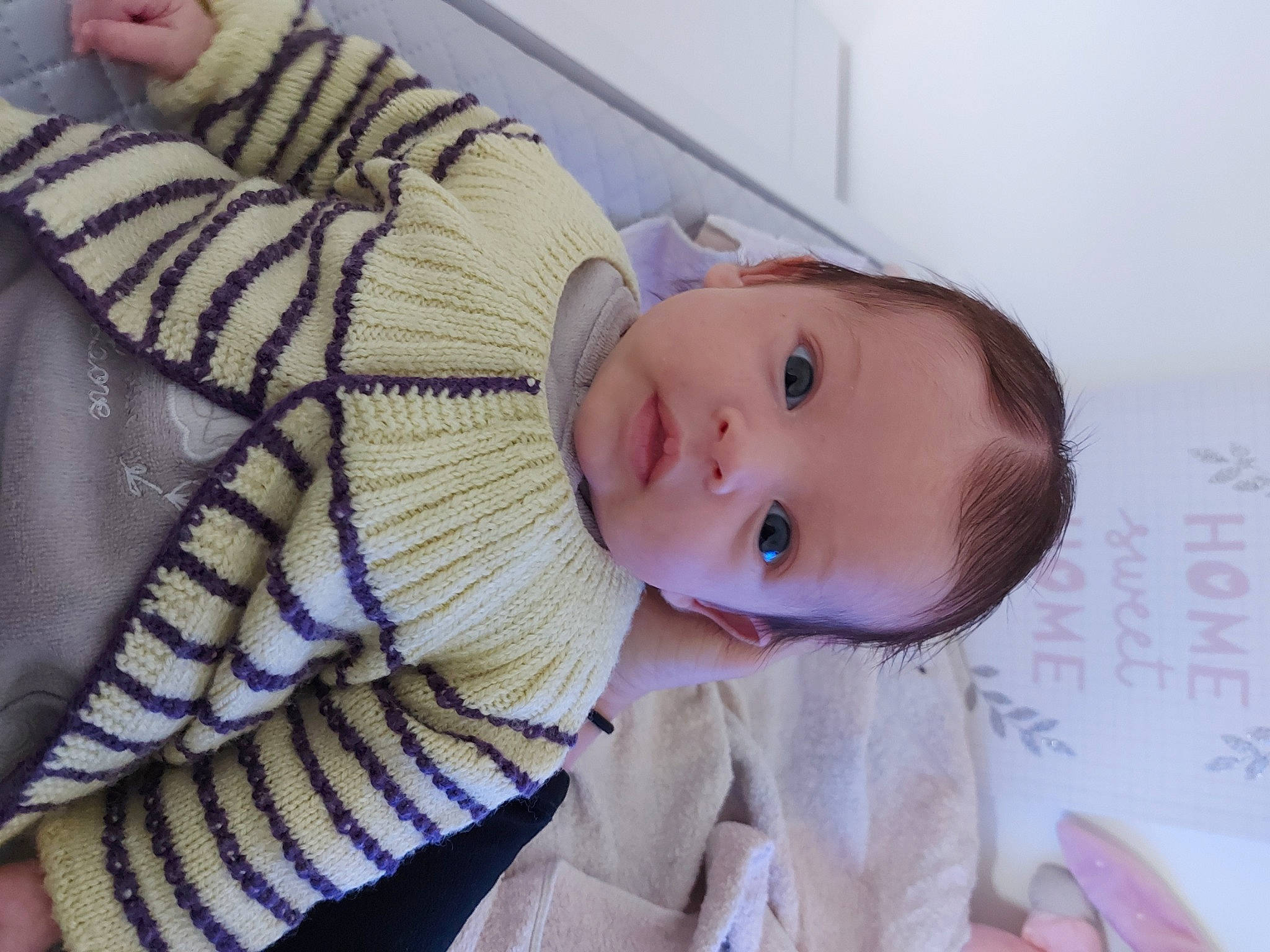 Mila a rejoint le concours — aidez-le/la à gagner de superbes lots ! baby, baby_products, baby_toddler_clothing, cheek, child, comfort, face, happy, iris, linens, pattern, person, sitting, skin, sleeve, toddler