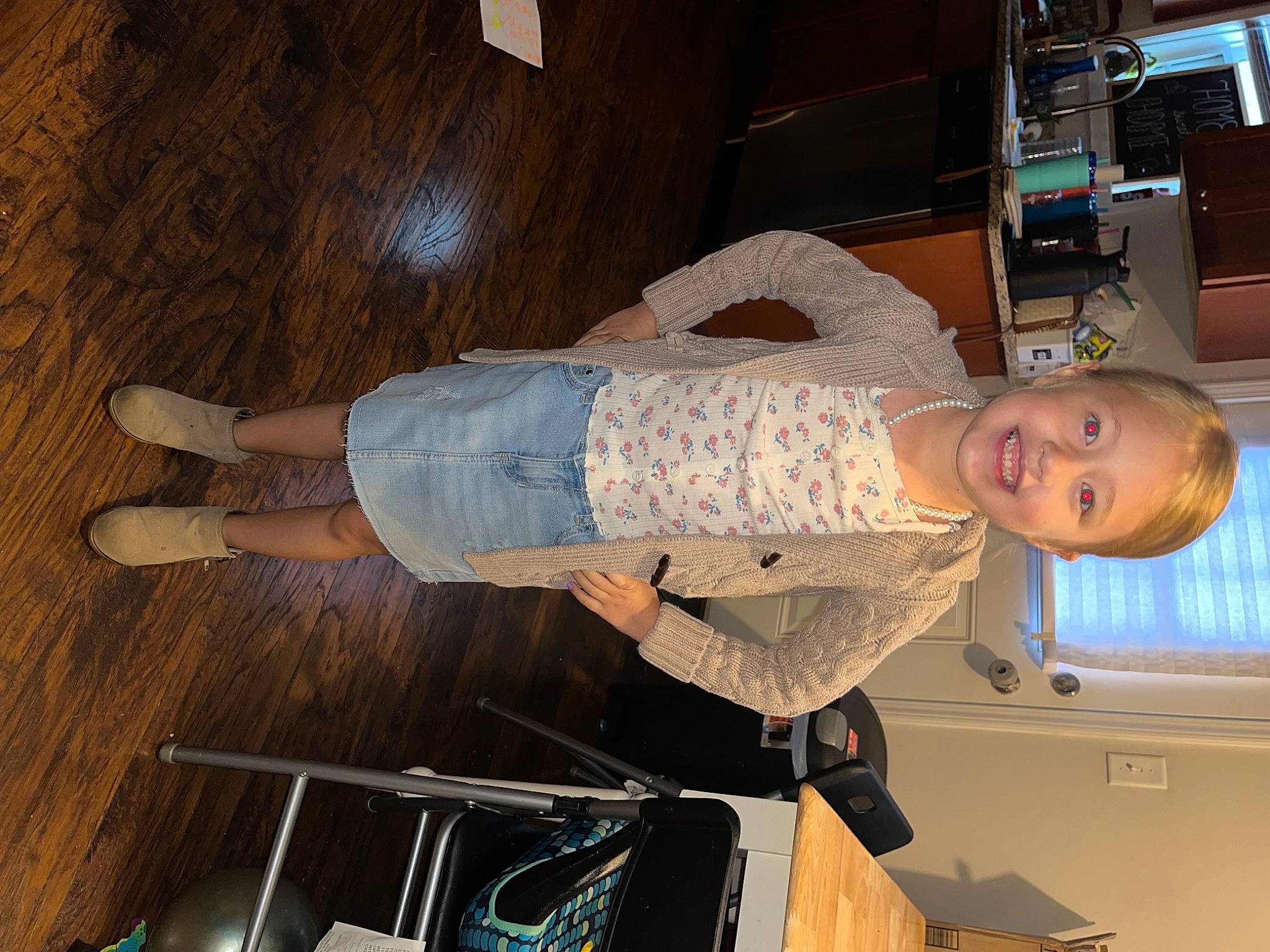 Kenzley is registered to the contest to win money with this photo: elbow, flooring, foot, fun, hardwood, human_leg, joy, knee, person, room, smile, thigh, varnish, walking_shoe, wood, wrist