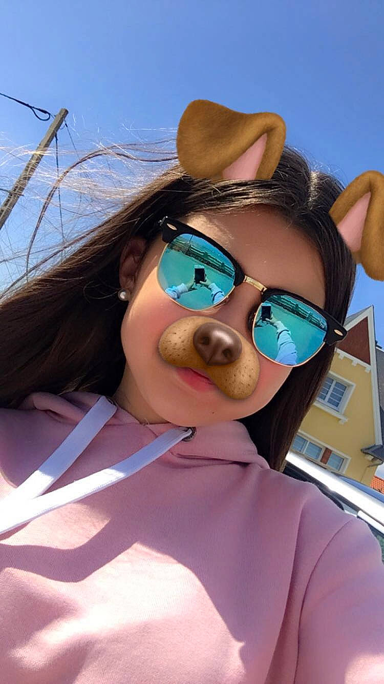 Noemie a rejoint le concours — aidez-le/la à gagner de superbes lots ! cool, eyewear, fun, glasses, mouth, nose, person, photography, selfie, smile, sunglasses, vision_care