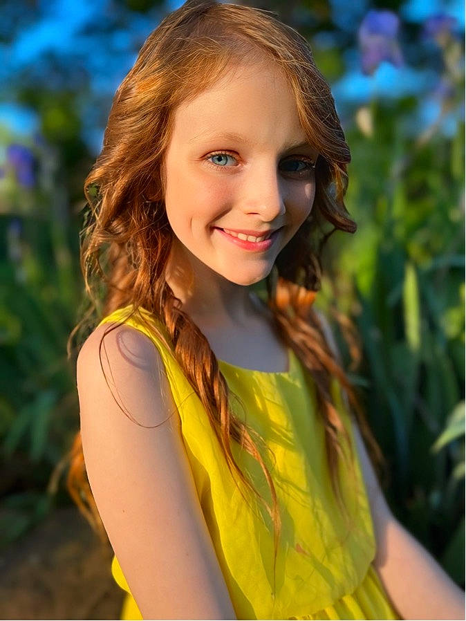 Payten is registered to the contest to win money with this photo: beauty, blond, brown_hair, close_up, electric_blue, fawn, flash_photography, fun, grass, hair, hairstyle, happy, iris, jewellery, joy, long_hair, people_in_nature, person, plant, portrait_photography