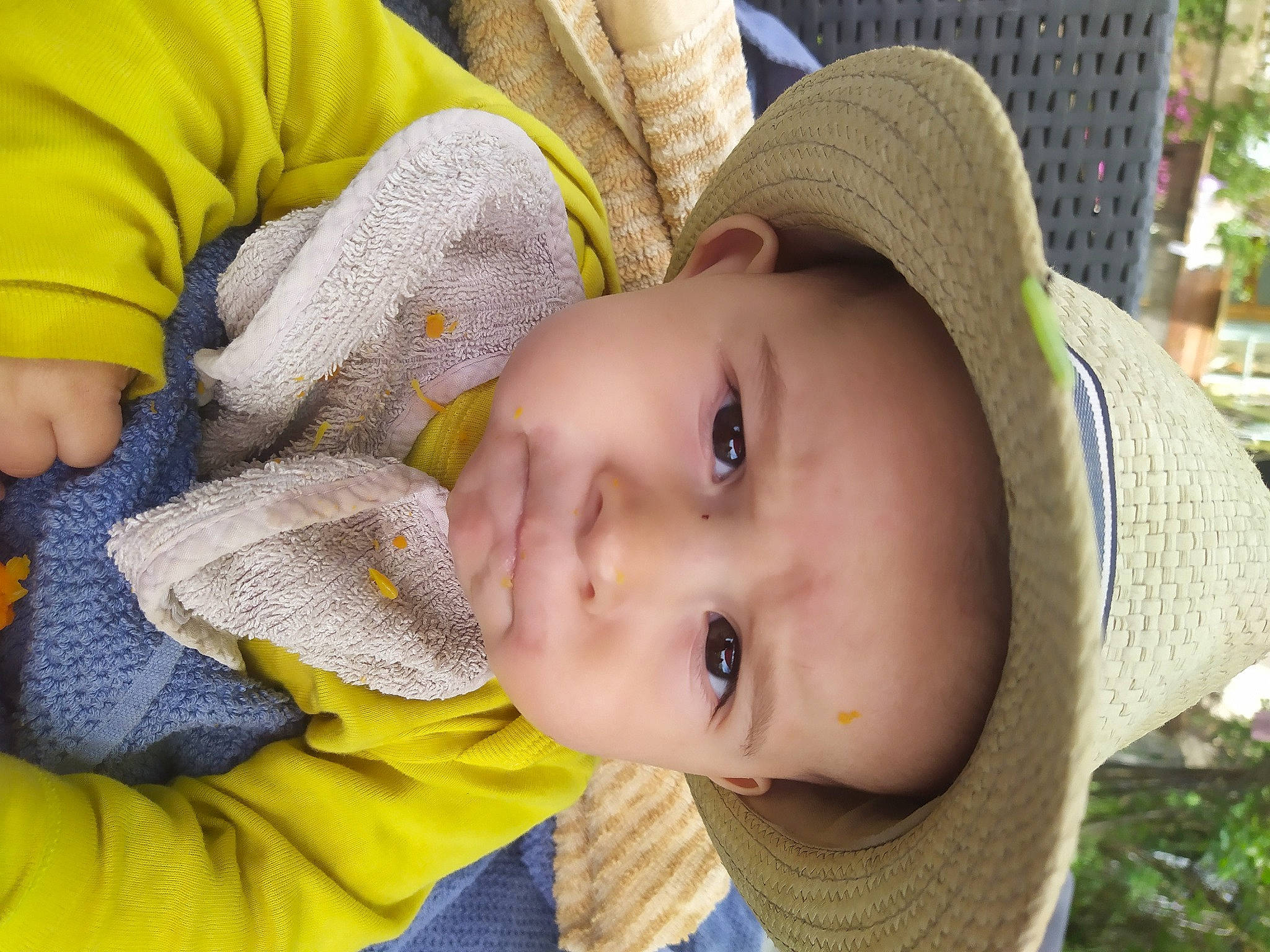 Elio participe au concours pour gagner de l'argent avec cette photo : baby, baby_toddler_clothing, cap, cheek, child, clothing, eyelash, grass, happy, hat, headwear, iris, lip, nose, person, plant, skin, smile, sun_hat, toddler