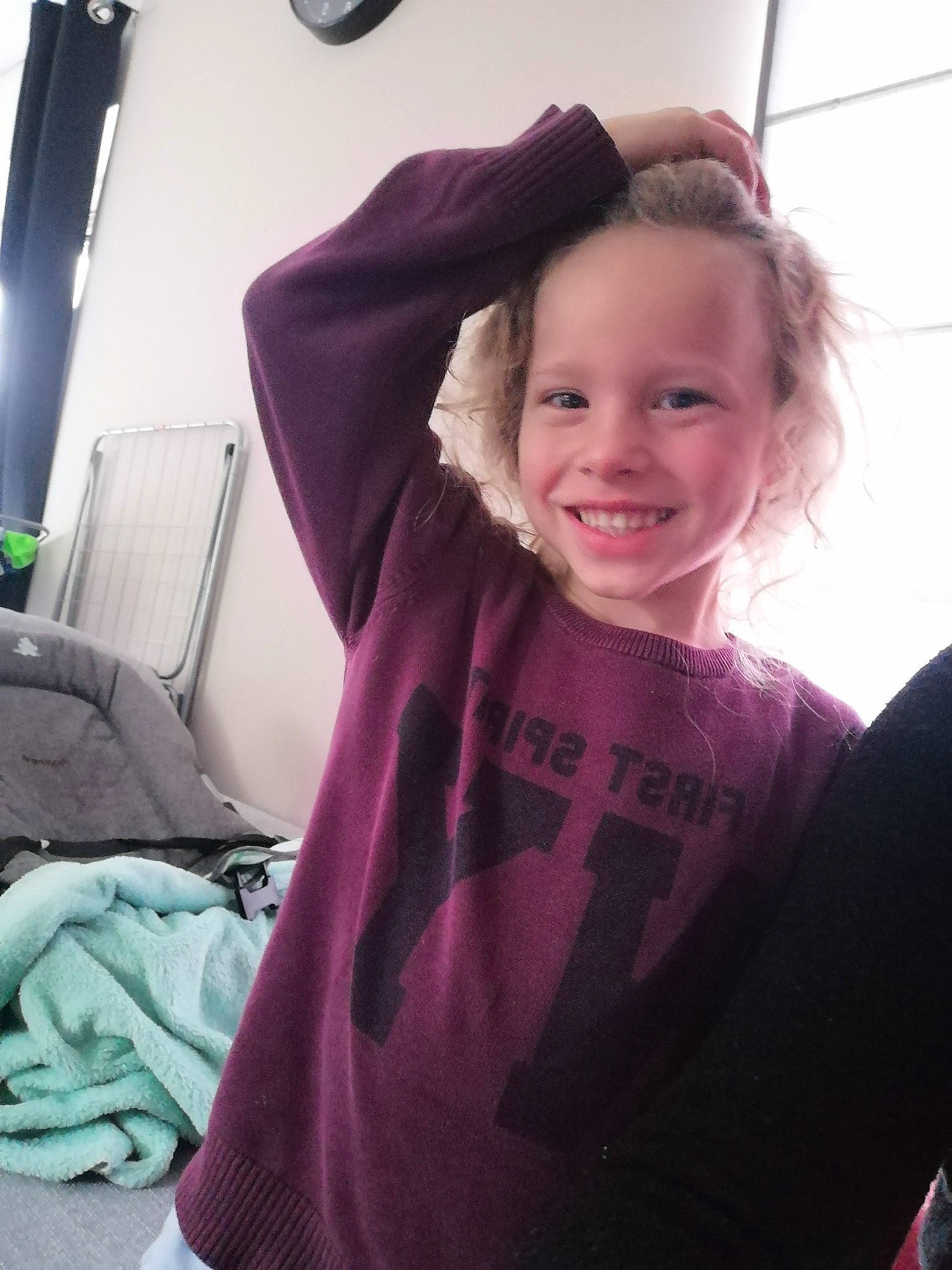 Kenan a rejoint le concours — aidez-le/la à gagner de superbes lots ! child, cool, eyebrow, fashion, fun, gesture, happy, jaw, joy, long_hair, magenta, mouth, neck, person, pink, purple, shoulder, sleeve, smile, t_shirt