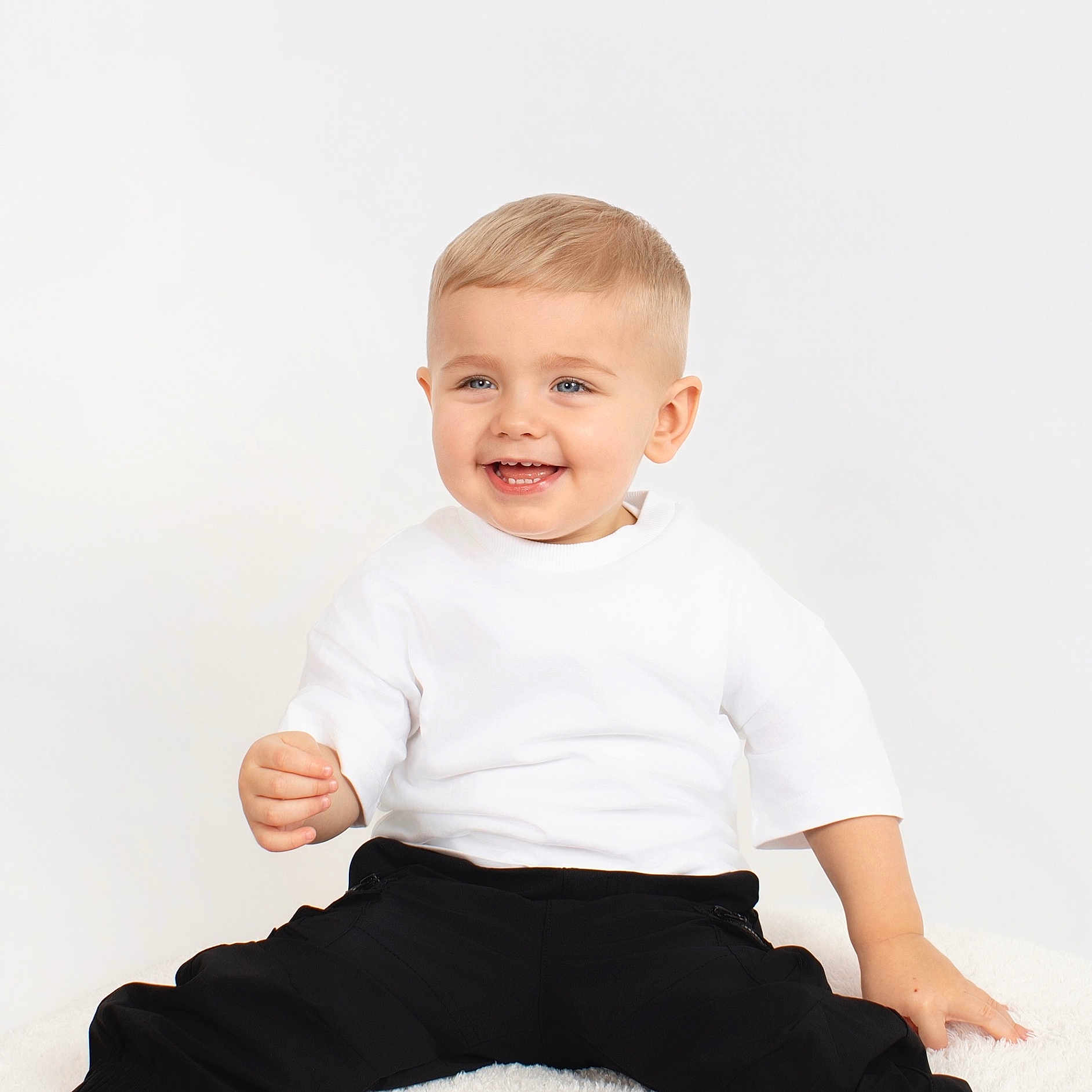 Tyler is registered to the contest to win money with this photo: