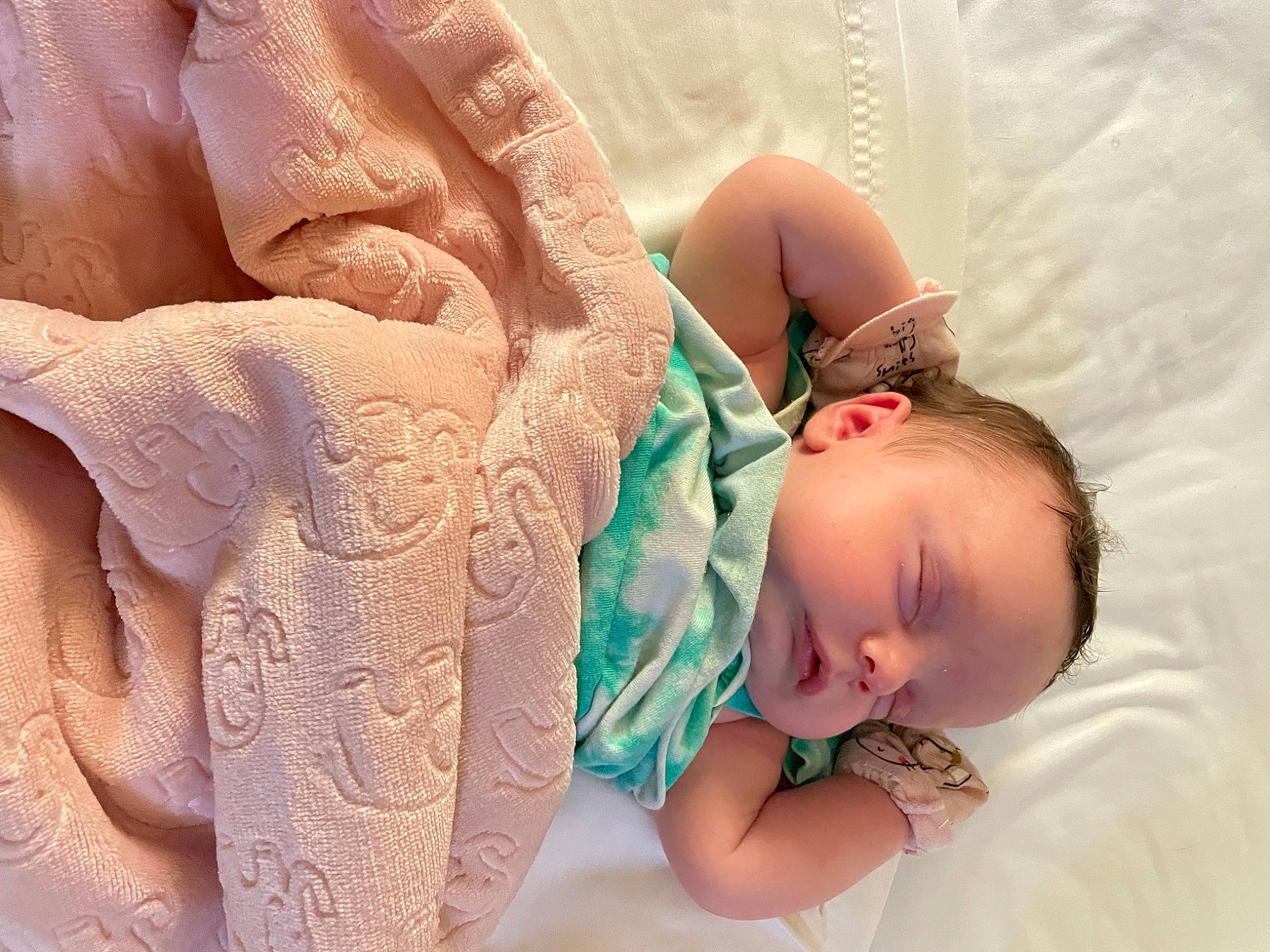 Raya is registered to the contest to win money with this photo: arm, baby, baby_sleeping, baby_toddler_clothing, beauty, child, comfort, finger, hand, happy, human_body, joint, linens, nail, neck, pattern, person, pink, skin, toddler