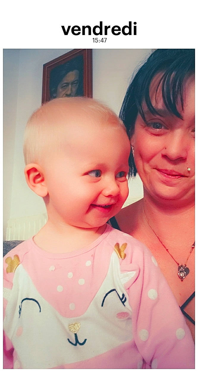 Celyna a rejoint le concours — aidez-le/la à gagner de superbes lots ! baby, baby_toddler_clothing, beauty, cheek, cool, eyebrow, face, facial_expression, gesture, happy, head, joy, lip, mouth, neck, nose, person, pink, product, skin