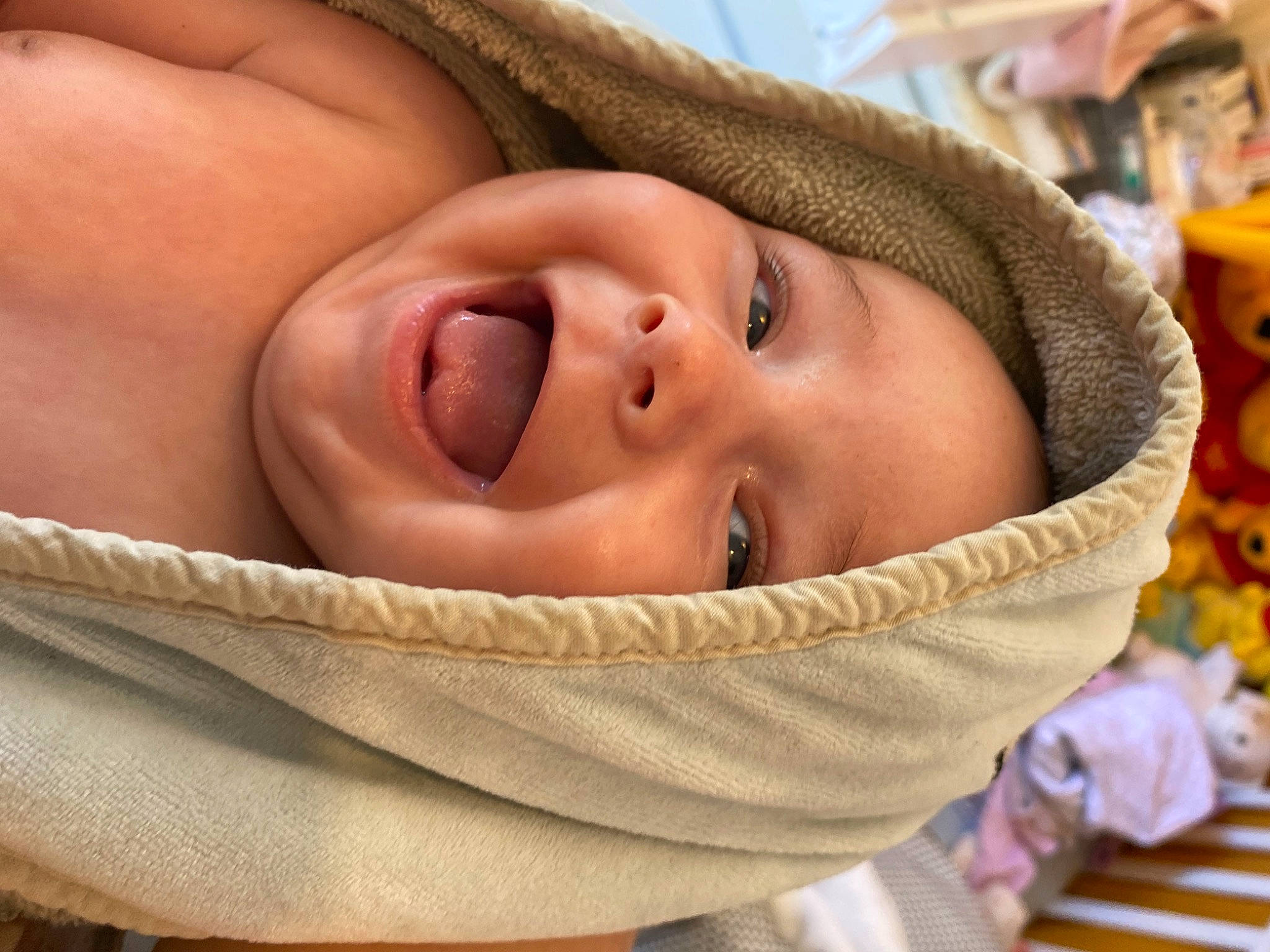 Raven participe au concours pour gagner de l'argent avec cette photo : baby, baby_products, baby_safety, baby_toddler_clothing, cheek, child, childbirth, close_up, comfort, eye, eyebrow, eyelash, headgear, headwear, iris, linens, lip, nose, person, skin