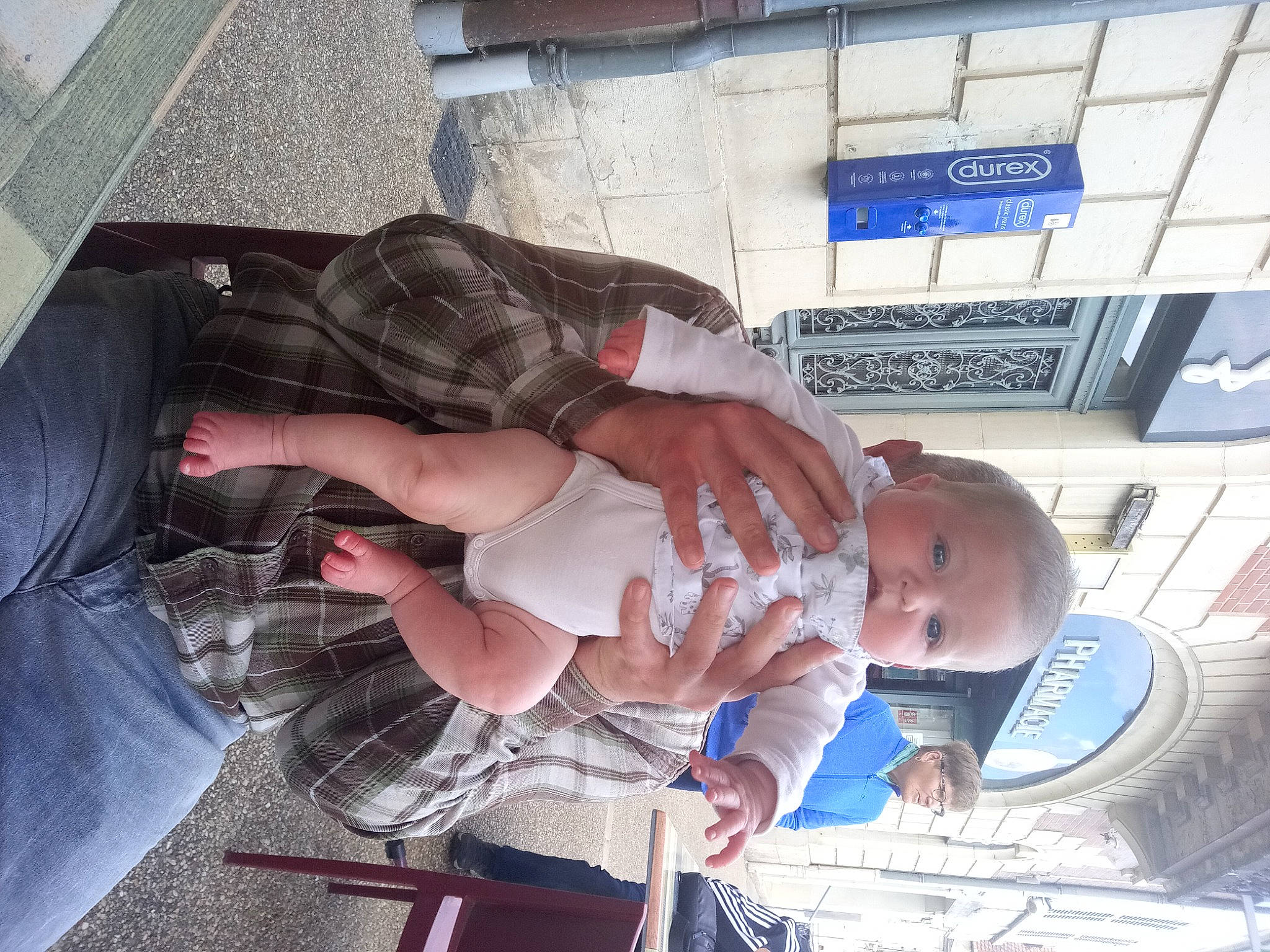 Emma a rejoint le concours — aidez-le/la à gagner de superbes lots ! arm, baby, baby_products, baby_toddler_clothing, chest, child, elbow, event, flesh, foot, fun, hand, hat, human_leg, person, thigh, thumb, toddler, wrist