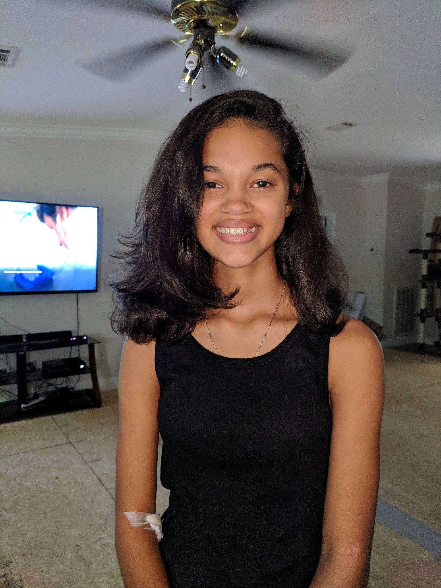 Kamea is registered to the contest to win money with this photo: beauty, black_hair, brown_hair, hair, hairstyle, joy, long_hair, person, shoulder, smile