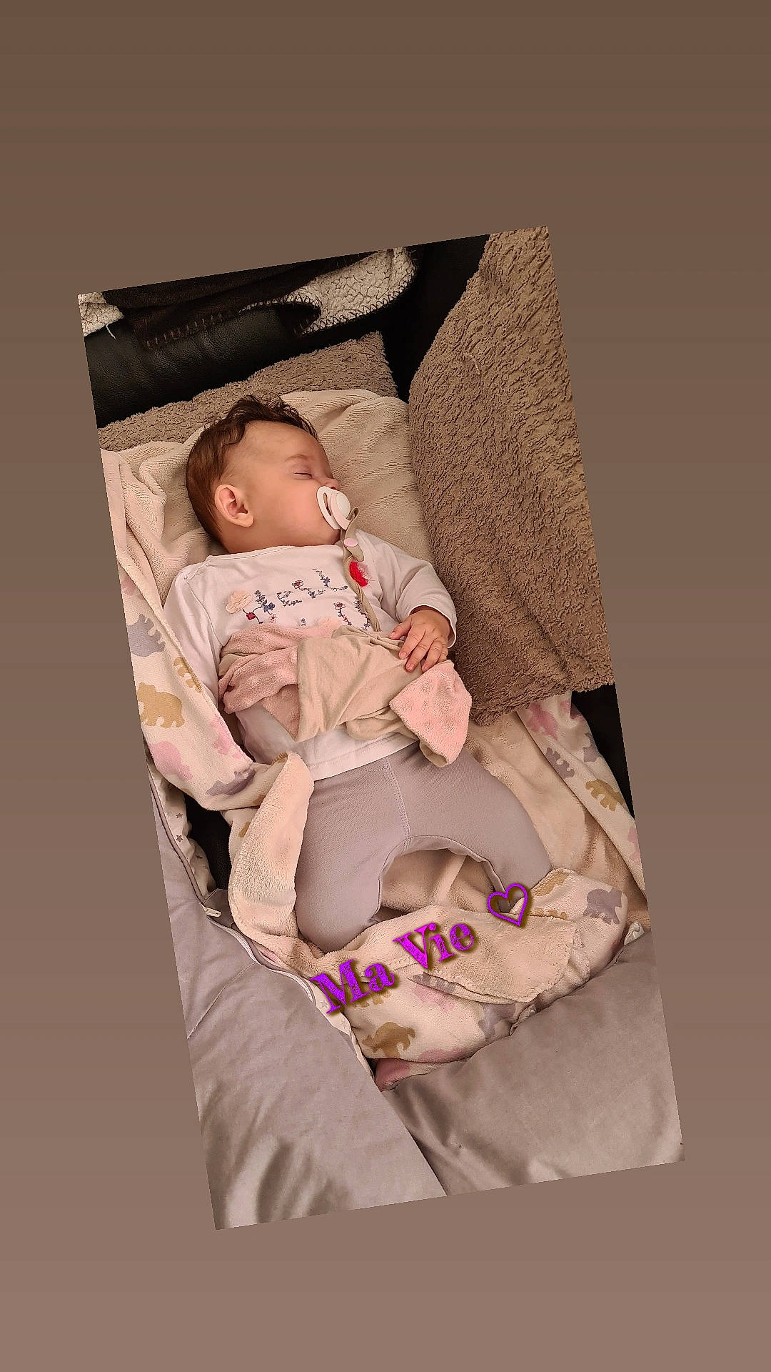 Victoria participe au concours pour gagner de l'argent avec cette photo : art, baby, baby_carriage, baby_products, baby_safety, baby_sleeping, baby_toddler_clothing, bedding, bedtime, cheek, child, comfort, cradle, headgear, infant_bed, linens, magenta, person, sitting, sleeve