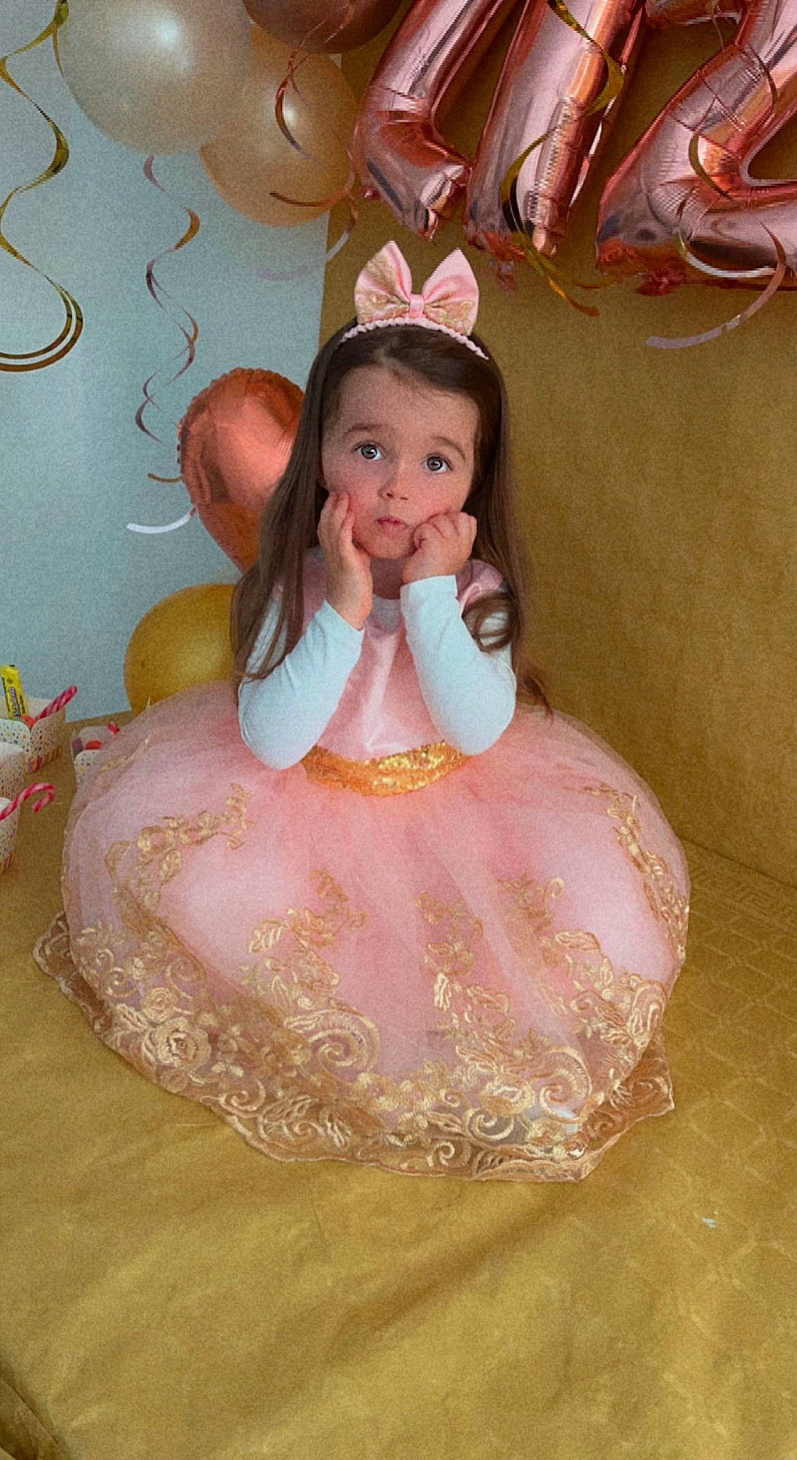 Lizya a rejoint le concours — aidez-le/la à gagner de superbes lots ! baby_toddler_clothing, birthday, bridal_accessory, buttercream, cake, cake_decorating, dress, face, happy, head, headgear, headpiece, icing, person, pink, smile, sugar_cake, sugar_paste, surprise, sweetness