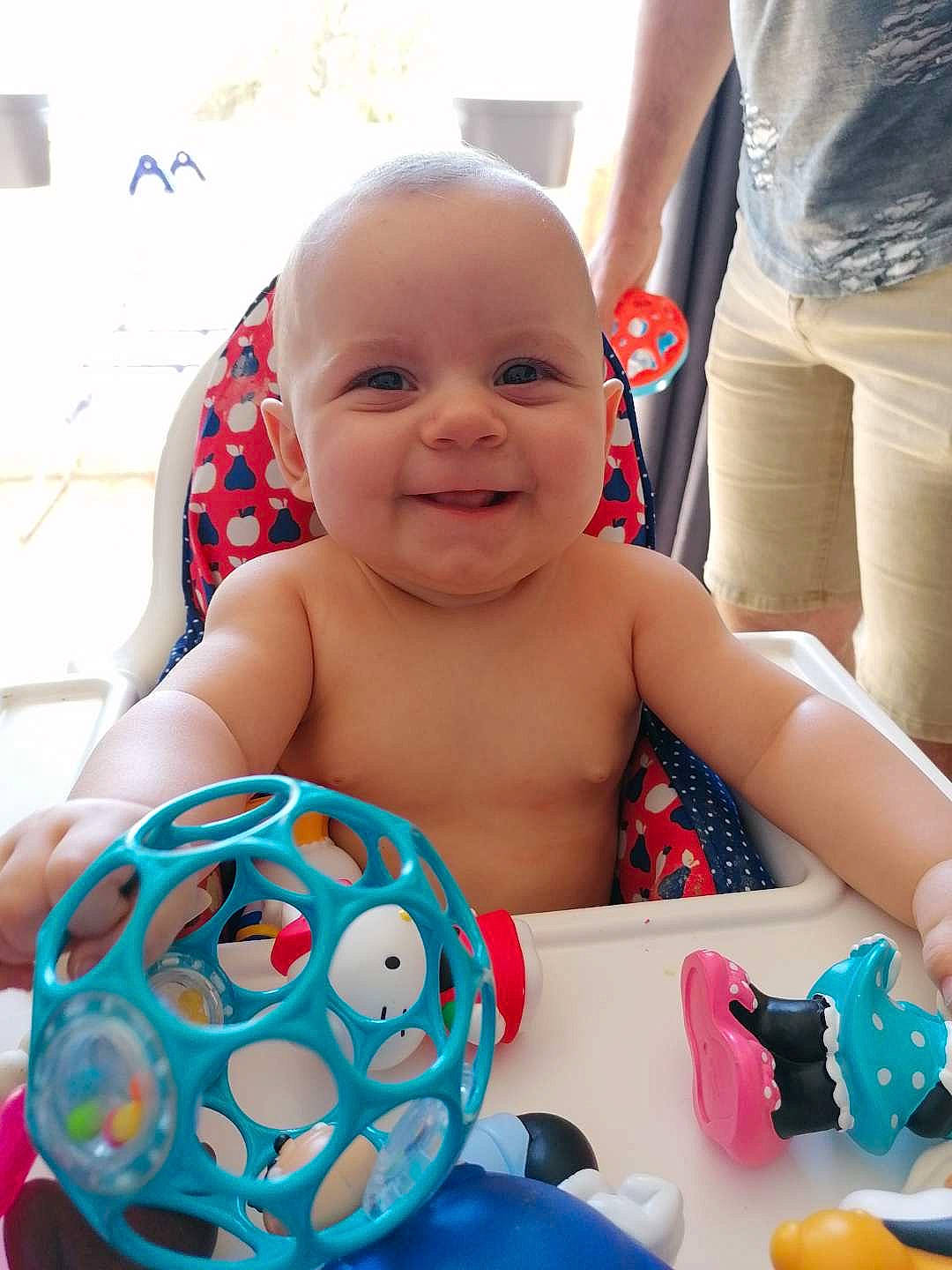 Elena participe au concours pour gagner de l'argent avec cette photo : baby, baby_products, bathing, child, fun, joy, person, play, skin, smile, toddler, toy, vacation