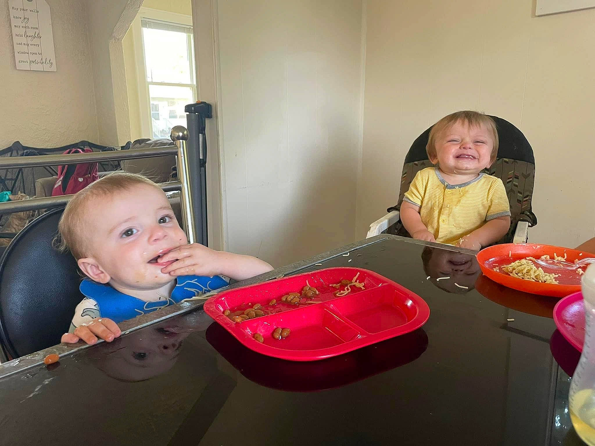 Jiraiya is registered to the contest to win money with this photo: baby, baby_playing_with_toys, baby_toddler_clothing, child, comfort, event, fun, human_body, joy, leisure, mouth, person, plate, play, room, sharing, sitting, smile, table, tableware