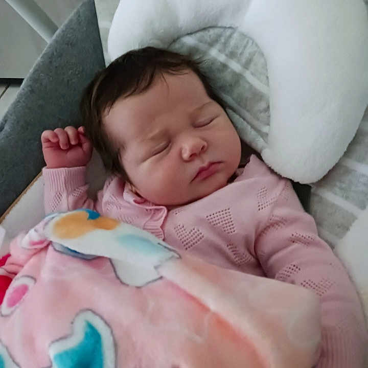 Ambre participe au concours pour gagner de l'argent avec cette photo : baby, blanket, child, closed_eyes, comfort, cozy, cushion, cute, face, hand, indoors, infant, newborn, peaceful, pillow, pink_sweater, portrait, resting, sleeping, soft_texture