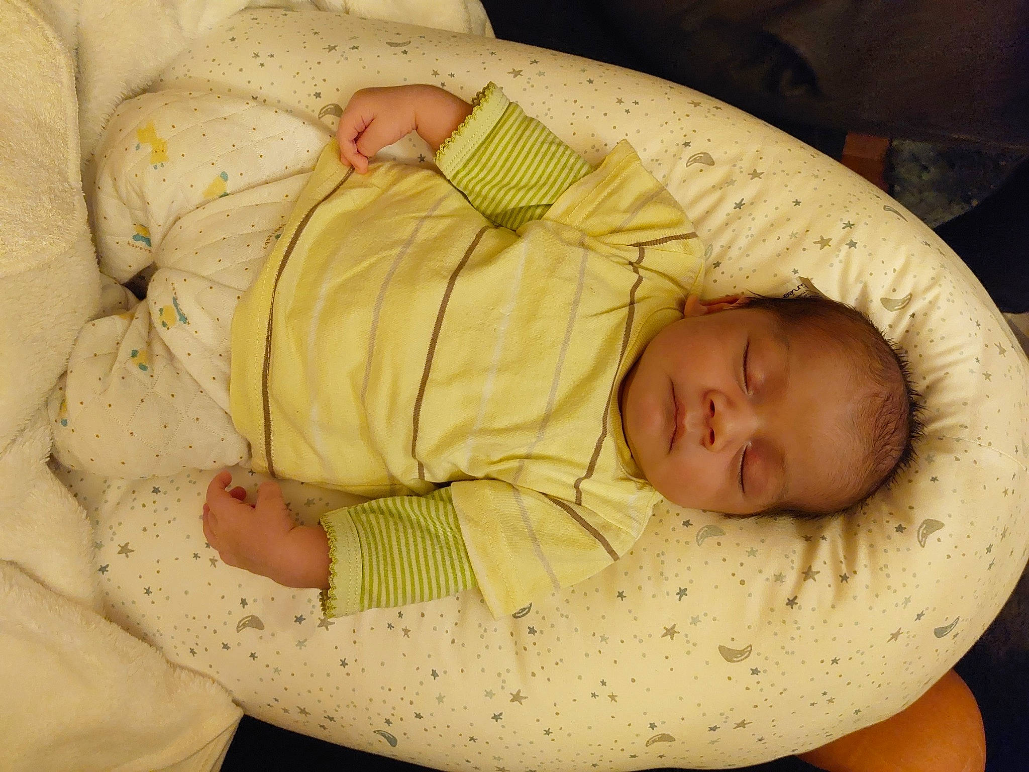 Matéo participe au concours pour gagner de l'argent avec cette photo : baby, baby_products, baby_safety, baby_sleeping, baby_toddler_clothing, bedtime, child, comfort, head, infant_bed, linens, nap, person, room, skin, sleep, toddler