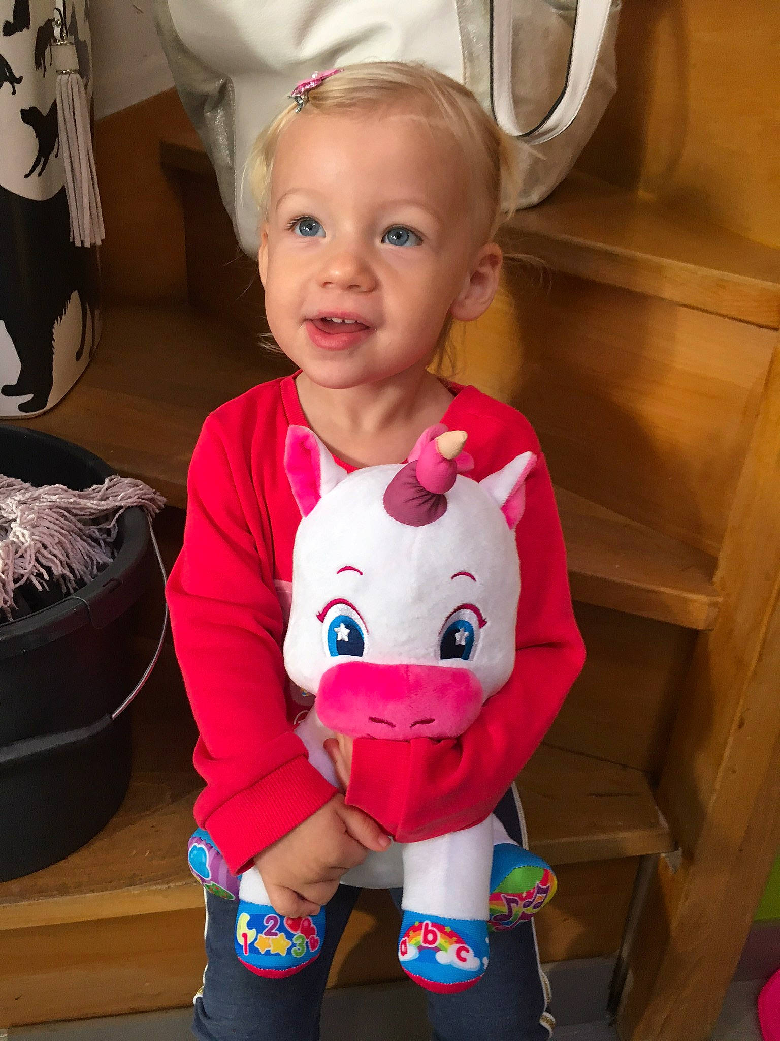 Lily participe au concours pour gagner de l'argent avec cette photo : baby, baby_toddler_clothing, cheek, chin, cool, eye, face, happy, head, iris, mouth, nose, person, pink, skin, sleeve, smile, t_shirt, toddler, trunk