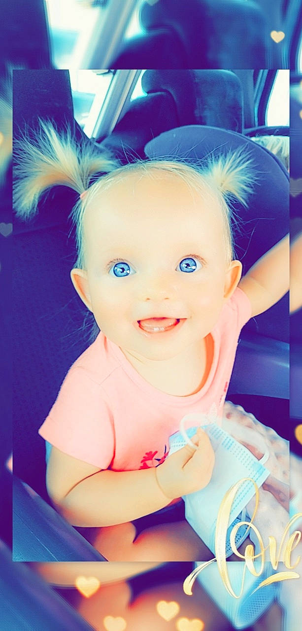 Garance participe au concours pour gagner de l'argent avec cette photo : azure, baby, baby_toddler_clothing, cheek, child, electric_blue, eyelash, fun, hairstyle, happy, iris, lip, magenta, mohawk_hairstyle, nose, person, pink, skin, smile, toddler