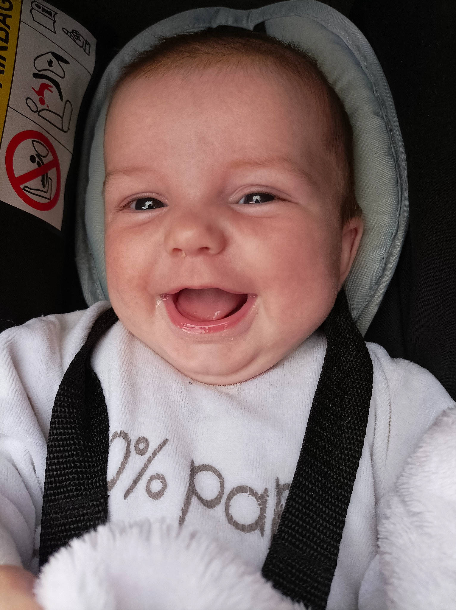 Karolynna a rejoint le concours — aidez-le/la à gagner de superbes lots ! baby, cheek, chin, comfort, eyebrow, face, facial_expression, human, lip, mouth, nose, organ, outerwear, person, product, skin, sleeve, smile, textile, tooth