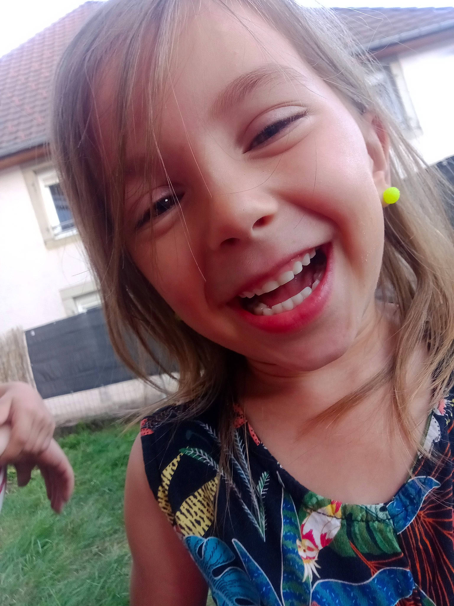 Lynna participe au concours pour gagner de l'argent avec cette photo : cheek, ear, eye, eyebrow, eyelash, gesture, hair, happy, head, iris, jaw, joy, lip, mouth, neck, nose, organ, person, skin, smile