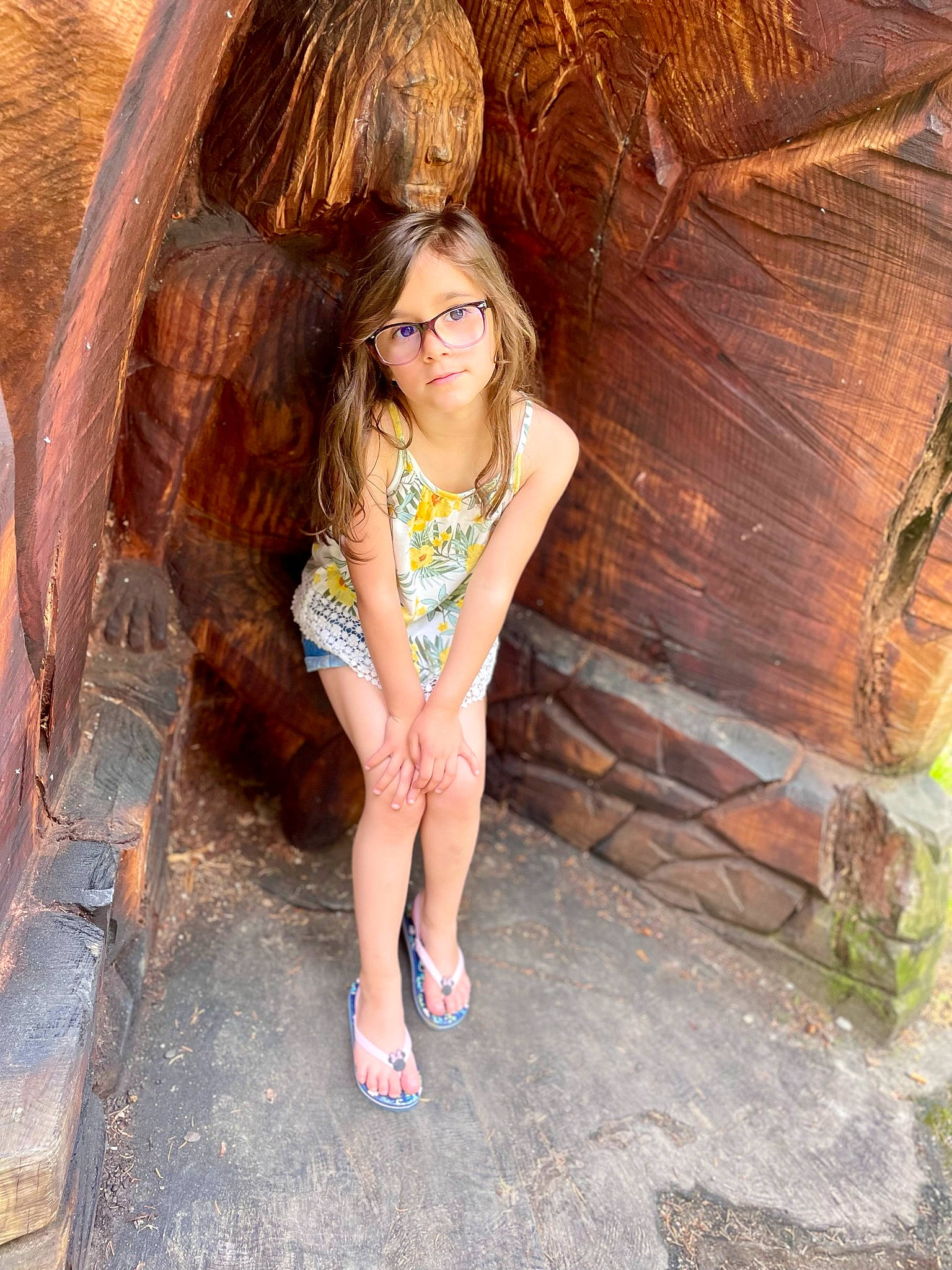 Adixia participe au concours pour gagner de l'argent avec cette photo : black_hair, brown_hair, electric_blue, eyewear, fawn, flash_photography, foot, formation, grass, human_body, human_leg, leg, leisure, long_hair, people_in_nature, person, recreation, sunglasses, thigh, trunk