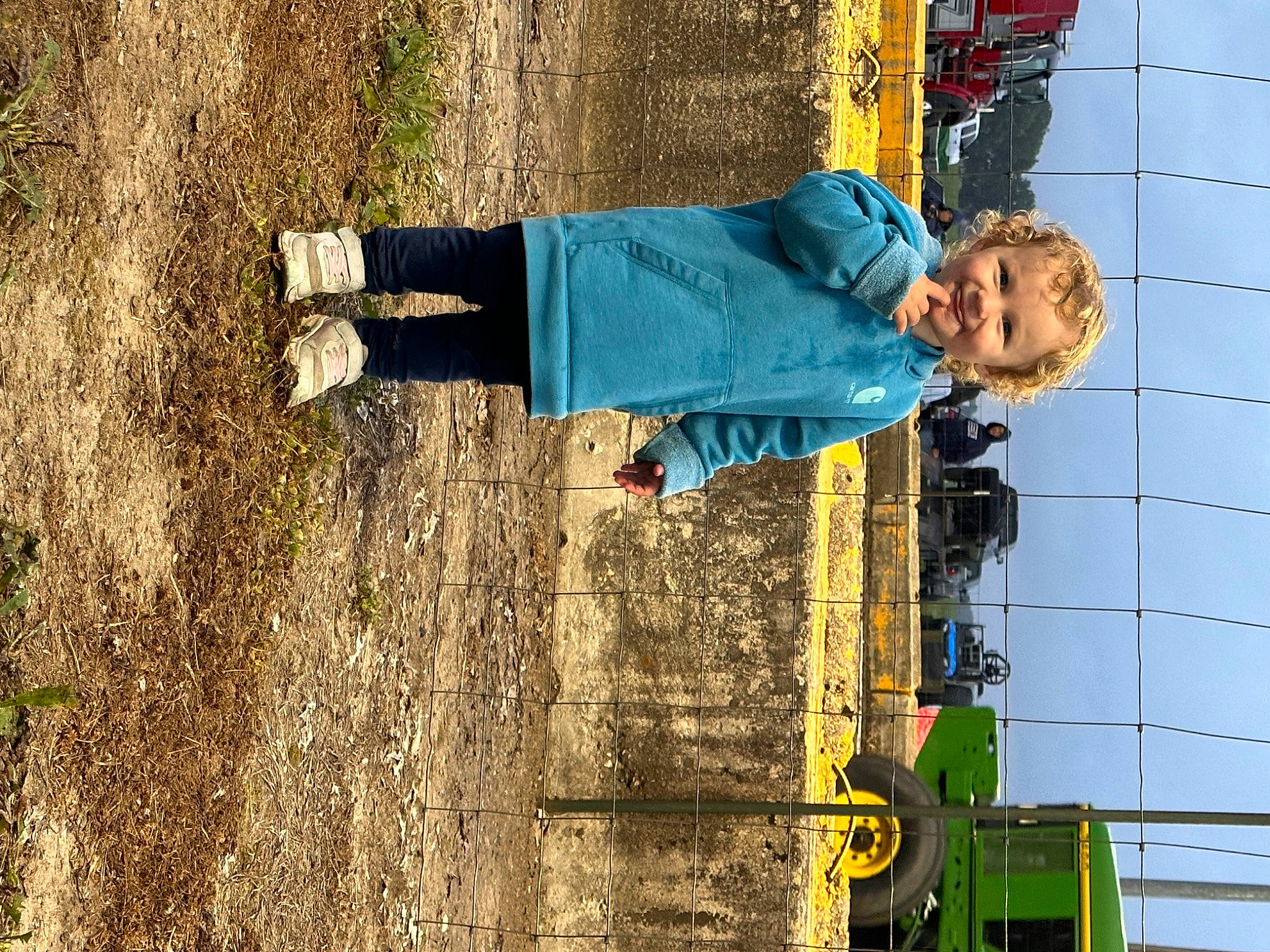 Laken is registered to the contest to win money with this photo: car, denim, electric_blue, fun, grass, green, happy, joy, leisure, people_in_nature, person, photograph, shadow, sky, smile, snapshot, soil, toddler, travel, trunk