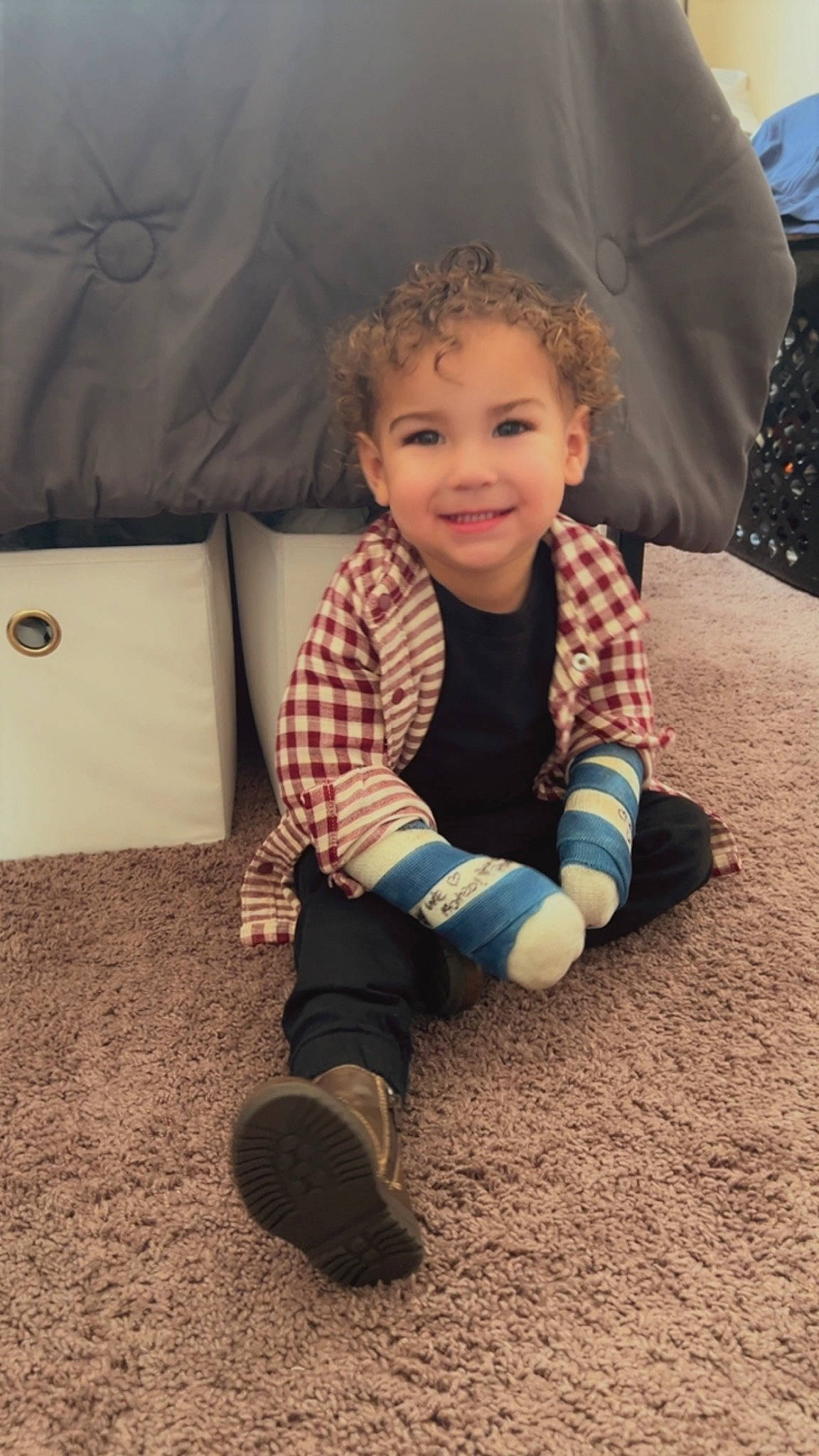 Mateo is registered to the contest to win money with this photo: arm, baby, baby_toddler_clothing, comfort, cool, eye, face, flash_photography, floor, flooring, hairstyle, happy, human_body, joy, leg, person, skin, sleeve, smile, tints_and_shades