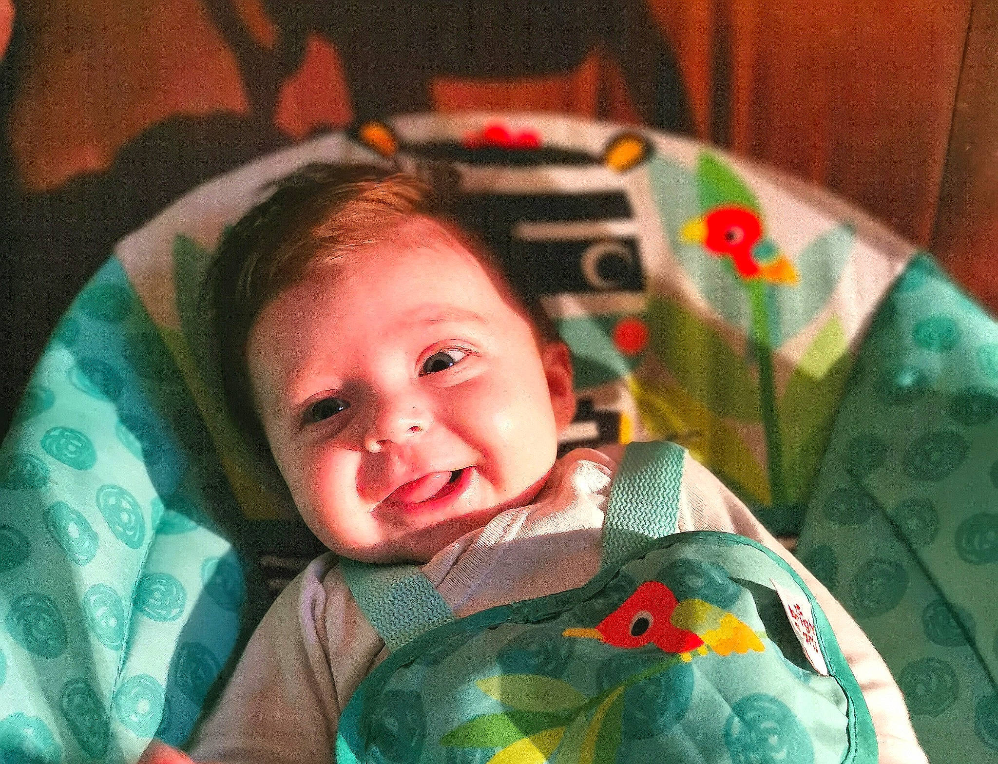 Noëlia a rejoint le concours — aidez-le/la à gagner de superbes lots ! baby, baby_products, baby_toddler_clothing, cheek, child, chin, comfort, eyebrow, facial_expression, fun, happy, iris, linens, mouth, nose, person, room, sitting, skin, smile