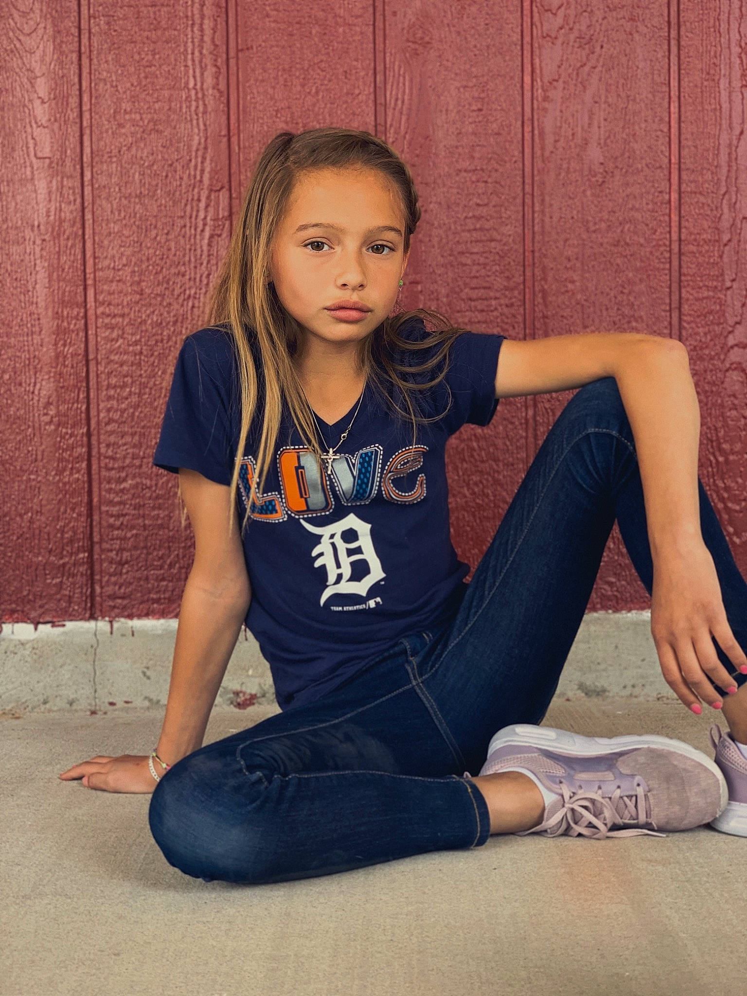 Kaelynn is registered to the contest to win money with this photo: beauty, blond, child, child_model, denim, fashion, jeans, knee, leg, long_hair, model, person, photo_shoot, photography, shoe, sitting, t_shirt, thigh