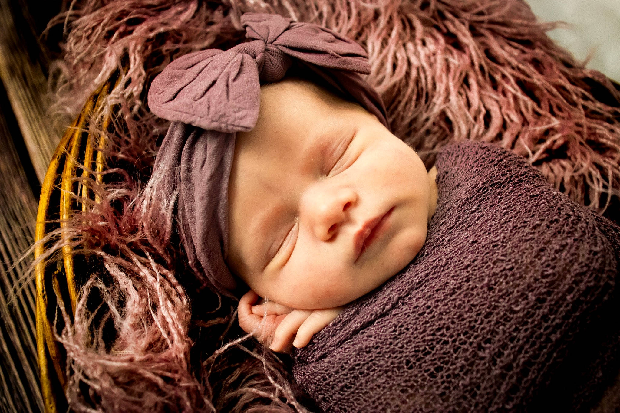 Esmeralda is registered to the contest to win money with this photo: bedtime, brown, brown_hair, close_up, comfort, fur, knitting, lip, nap, natural_material, person, sleep, straw, sweater, textile, thread, wool, woolen