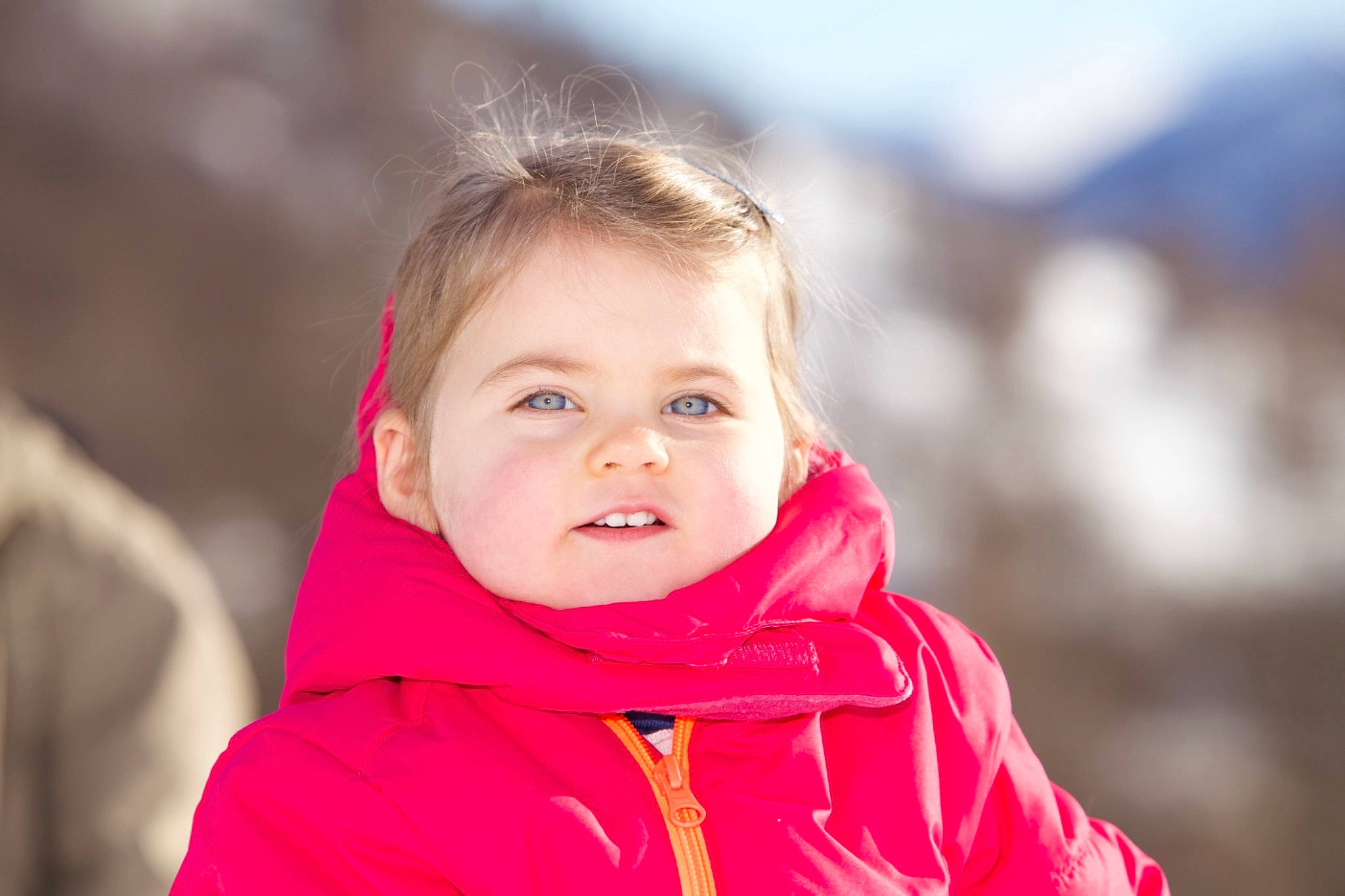 Kélya a rejoint le concours — aidez-le/la à gagner de superbes lots ! cheek, child, freezing, fun, grass, happy, hoodie, jacket, leisure, lip, magenta, people_in_nature, person, personal_protective_equipment, portrait_photography, recreation, sky, toddler, travel, windbreaker