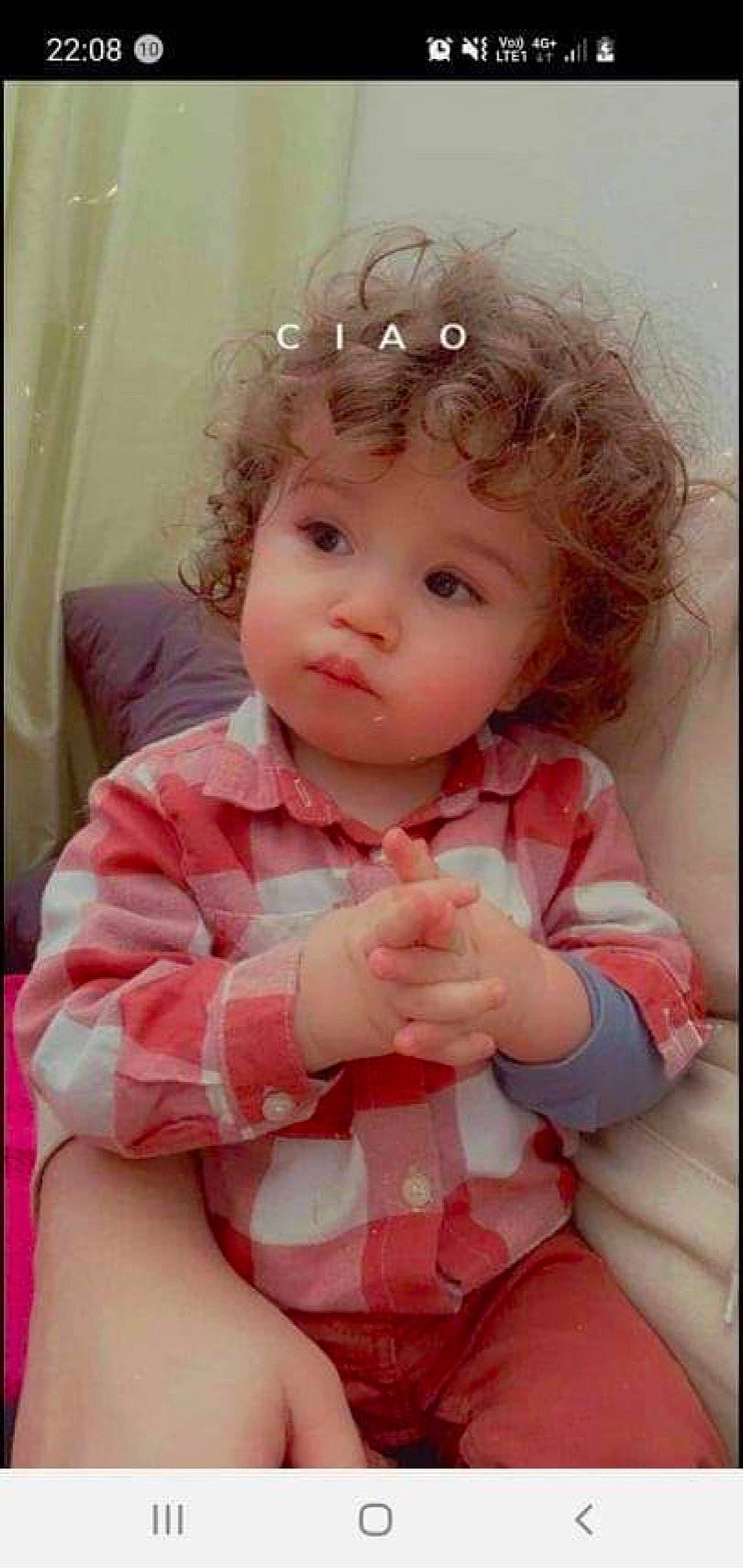 Sacha a rejoint le concours — aidez-le/la à gagner de superbes lots ! baby, baby_toddler_clothing, blond, brown_hair, cheek, child, dress, eyelash, gesture, happy, human_body, iris, lip, nail, nose, person, pink, skin, sleeve, thumb